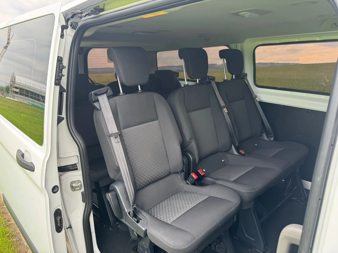 FORD Transit Custom 320 L2H1 Trend 9 Plätzer-image-6