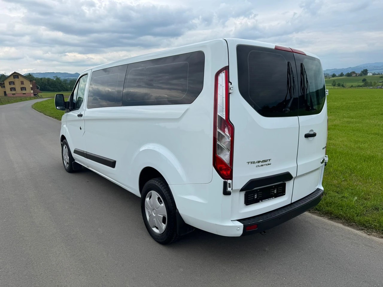 FORD Transit Custom 320 L2H1 Trend 9 Plätzer-image-2