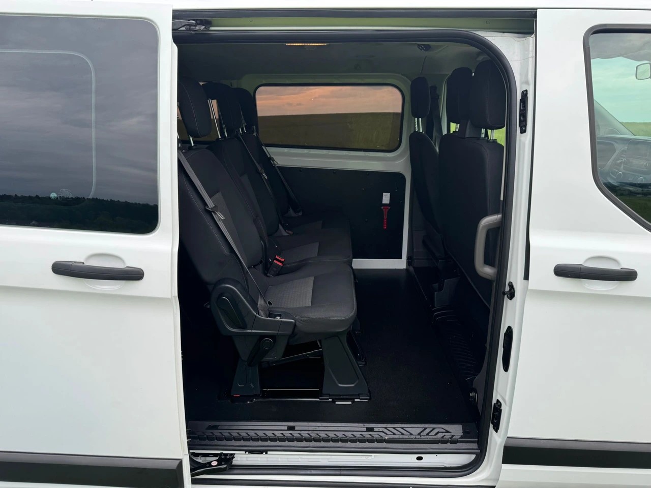 FORD Transit Custom 320 L2H1 Trend 9 Plätzer-image-7