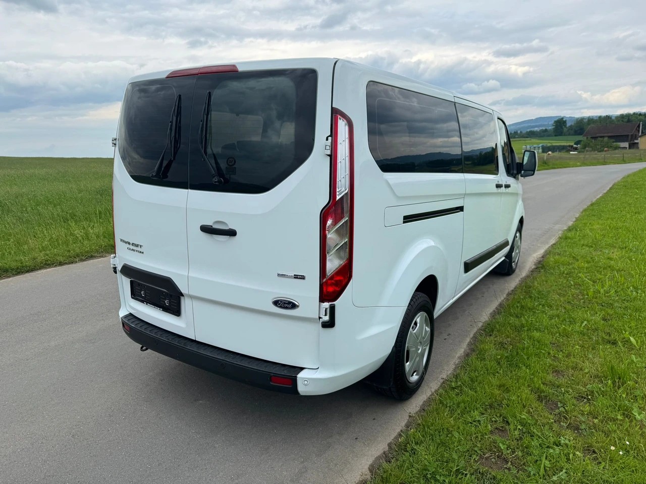 FORD Transit Custom 320 L2H1 Trend 9 Plätzer-image-3
