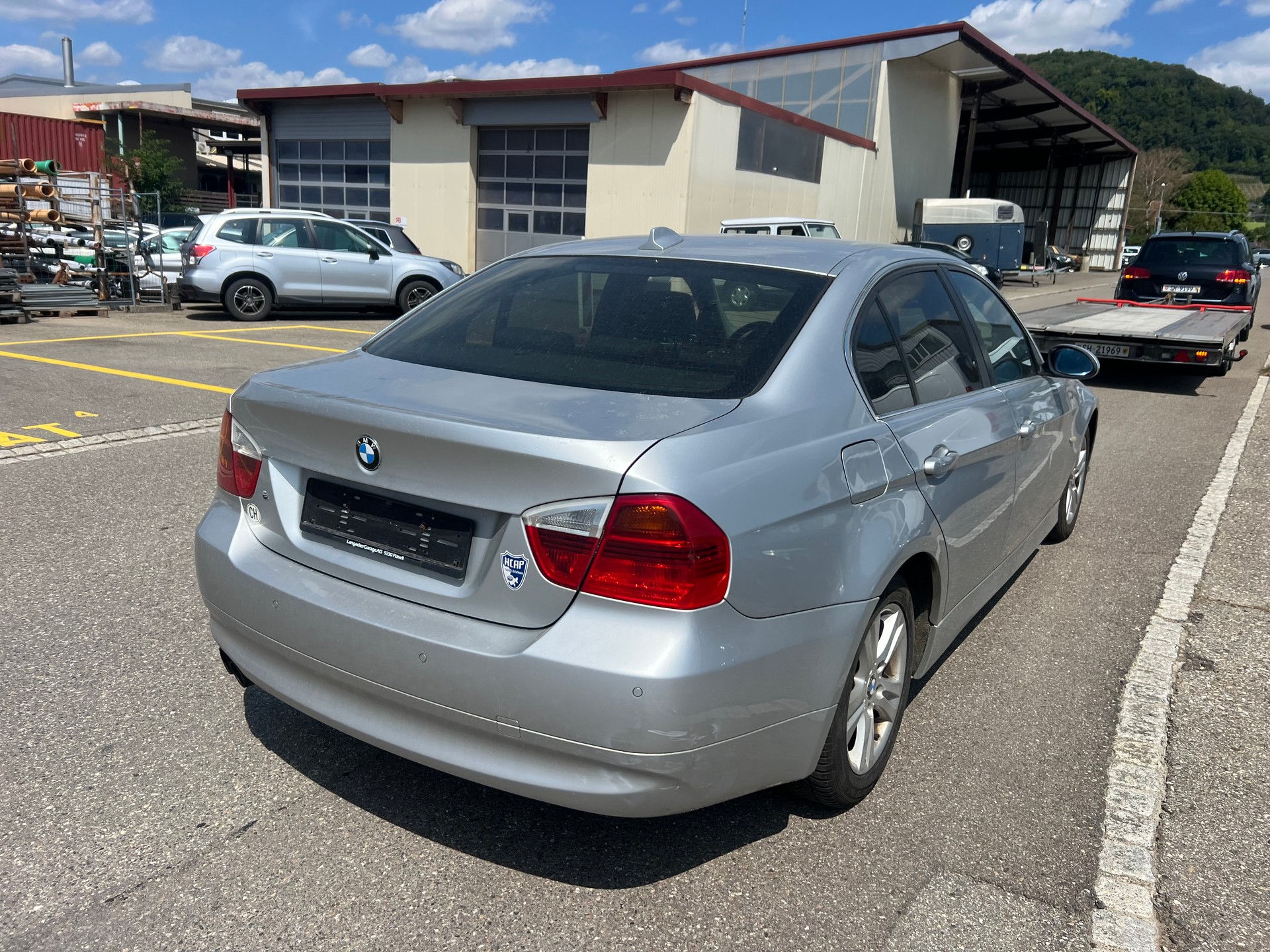 BMW 325xi-image-6
