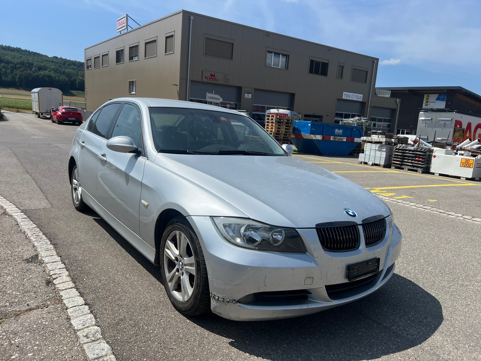 BMW 325xi-image-0