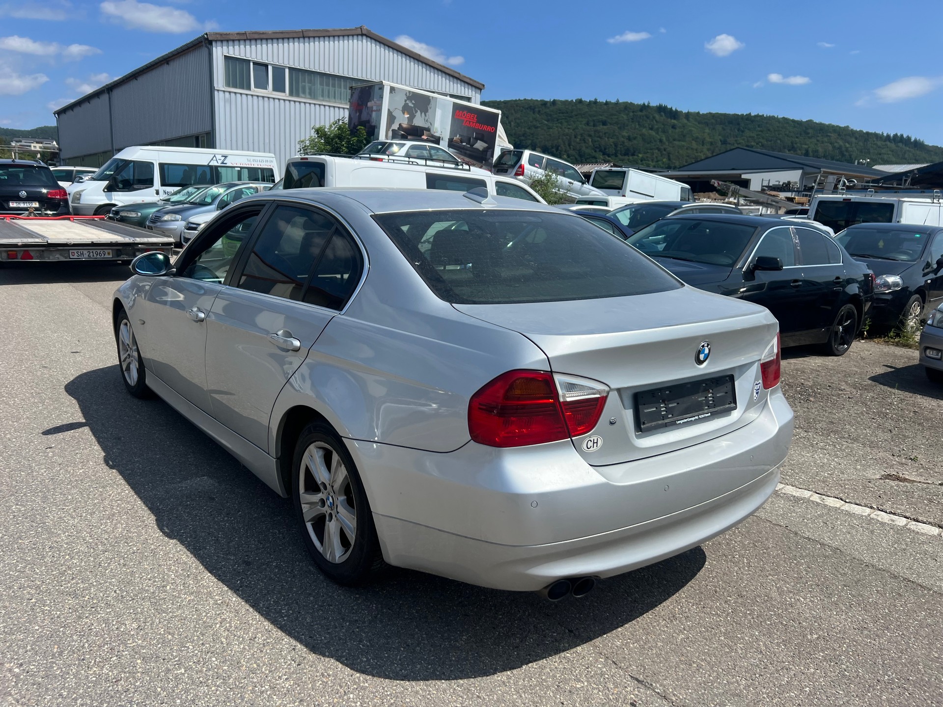 BMW 325xi-image-4