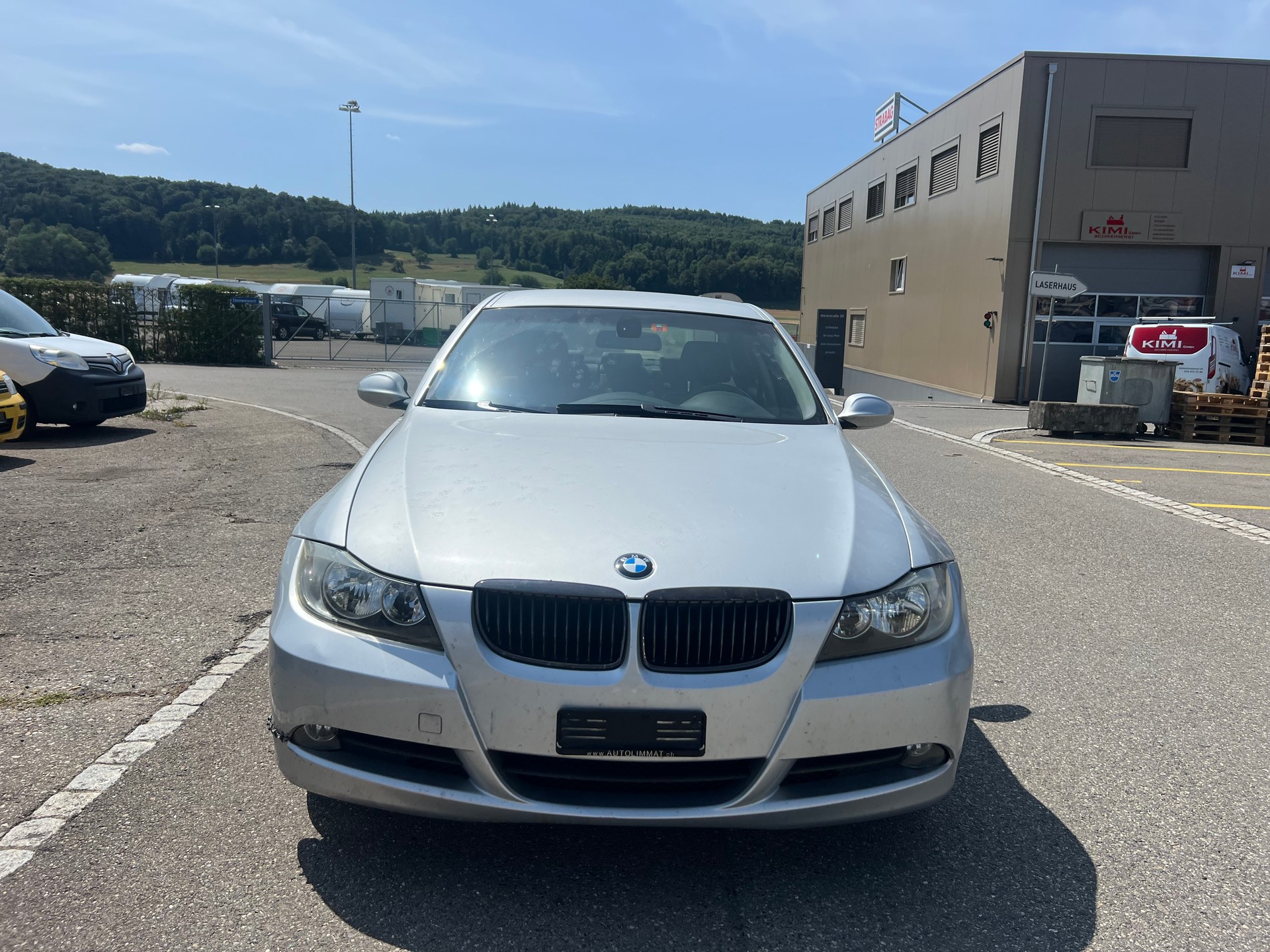 BMW 325xi-image-1