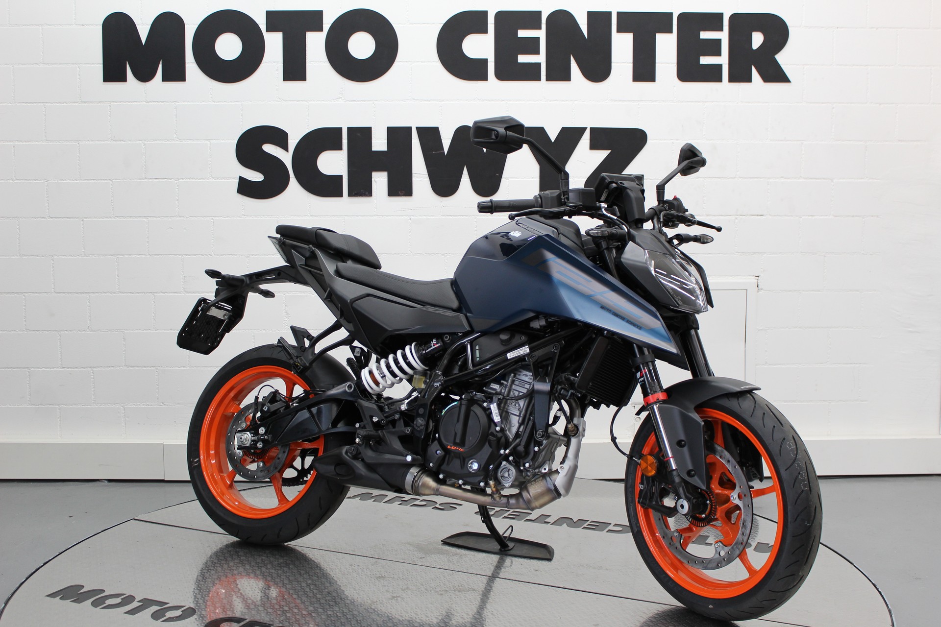 KTM 125 Duke-showroom-element-1