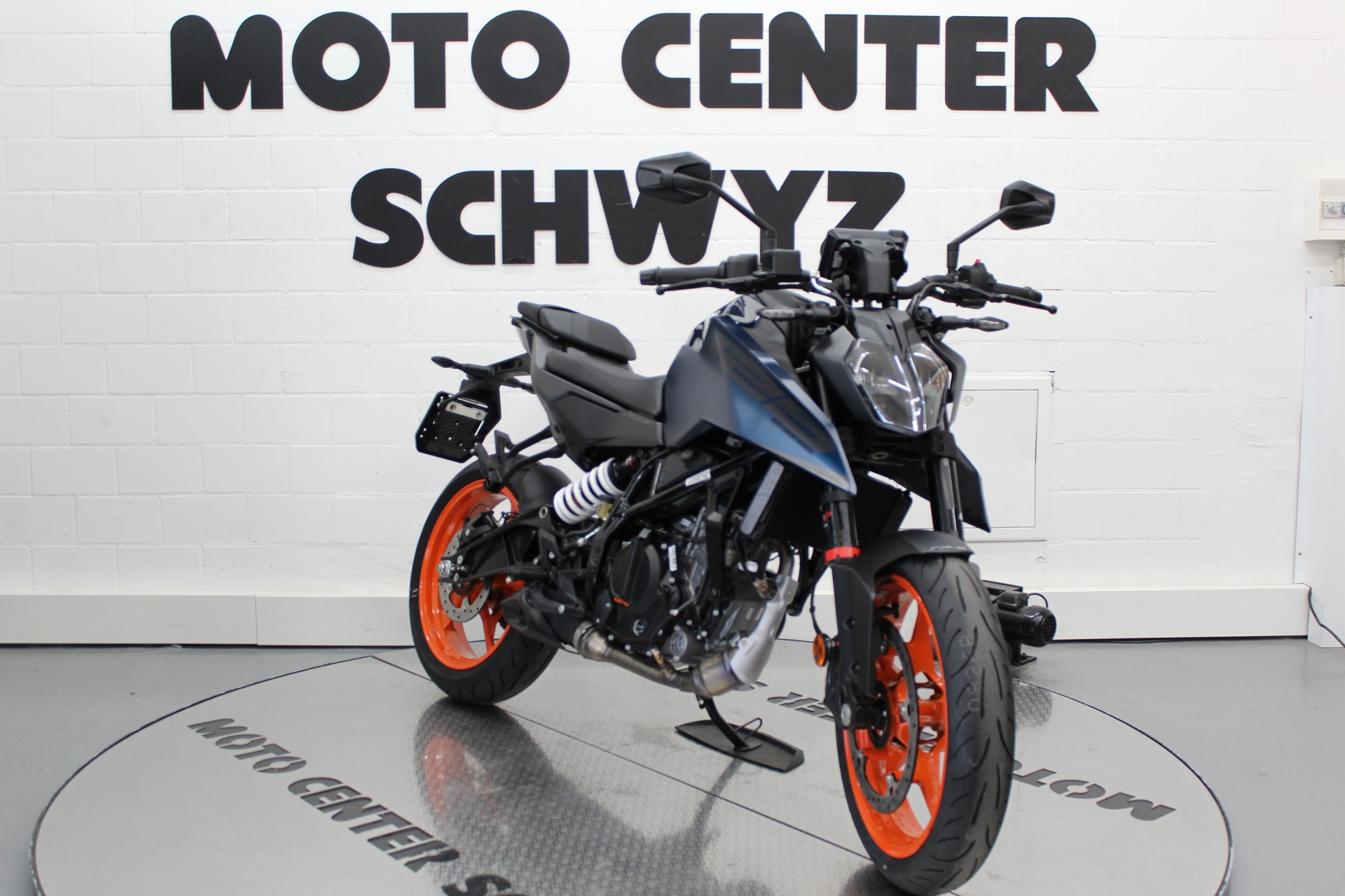 KTM 125 Duke-showroom-element-2