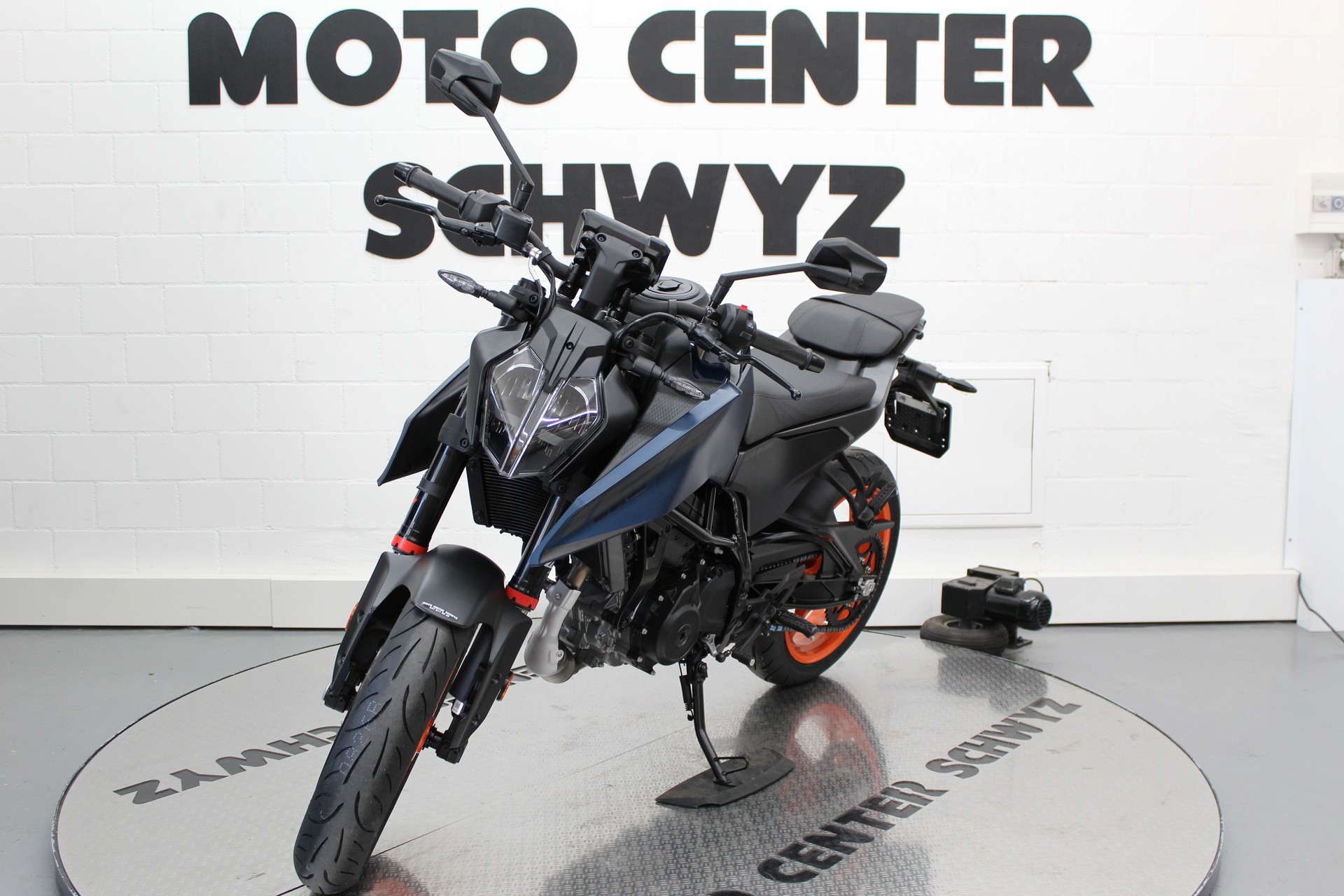 KTM 125 Duke-showroom-element-3