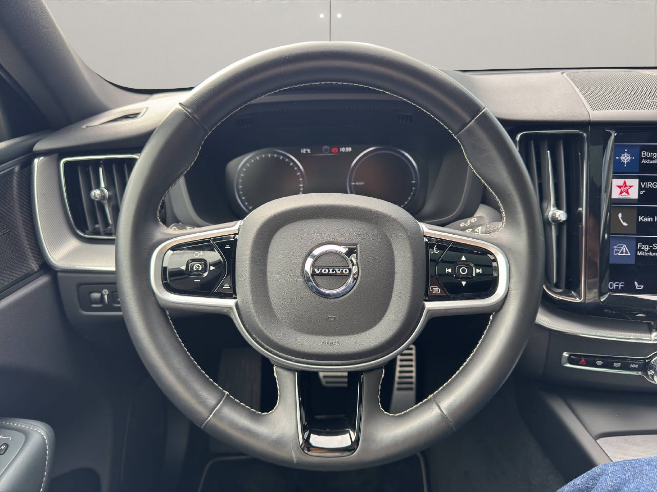 VOLVO XC60 2.0 T8 TE R-Design eAWD-image-14
