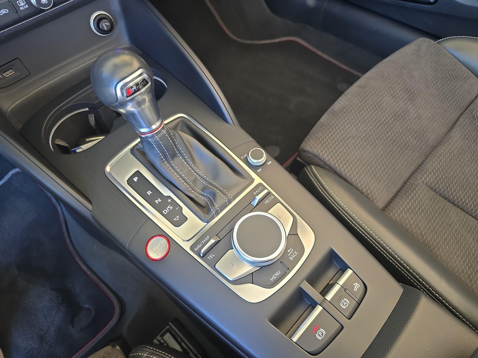 AUDI S3 Cabriolet 2.0 T FSI quattro S-Tronic-image-16
