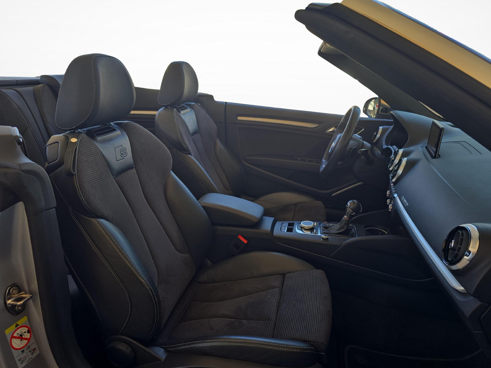 AUDI S3 Cabriolet 2.0 T FSI quattro S-Tronic-image-9