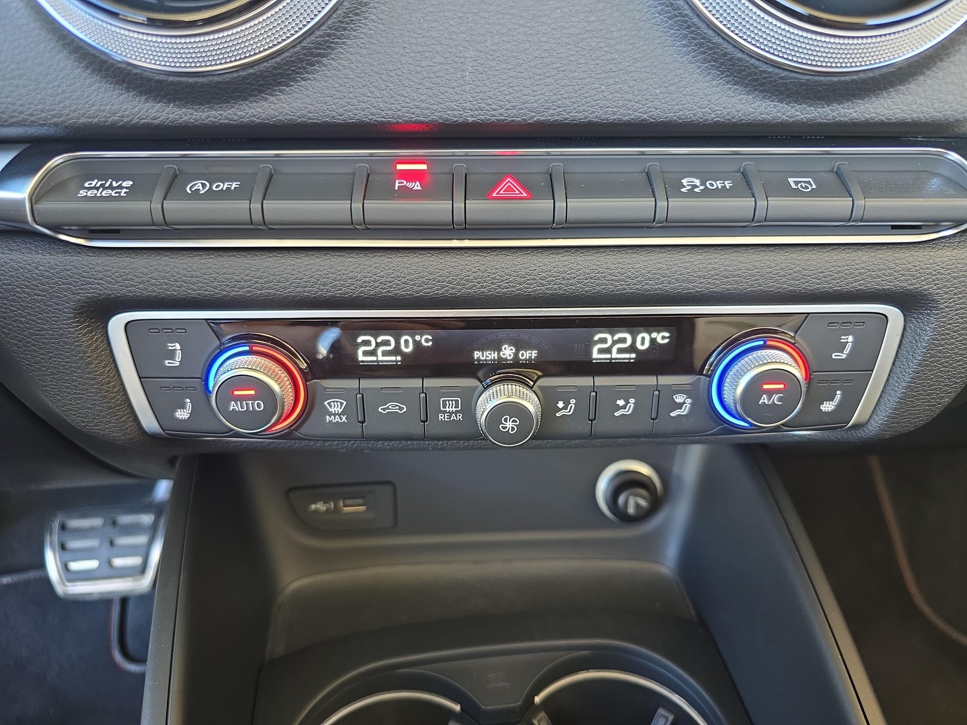 AUDI S3 Cabriolet 2.0 T FSI quattro S-Tronic-image-15