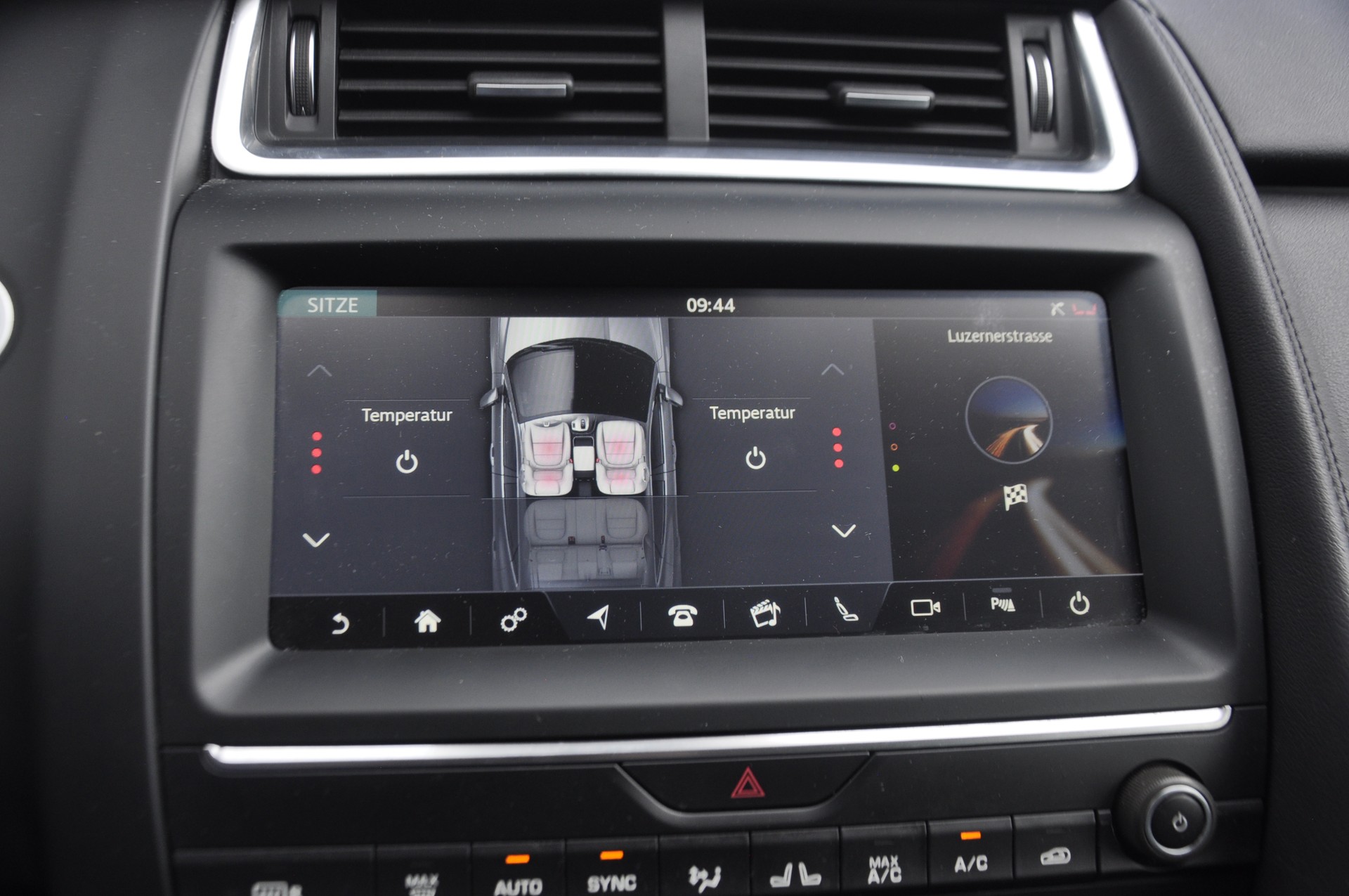 JAGUAR E-Pace 2.0d D150 S AWD Automatik-image-13