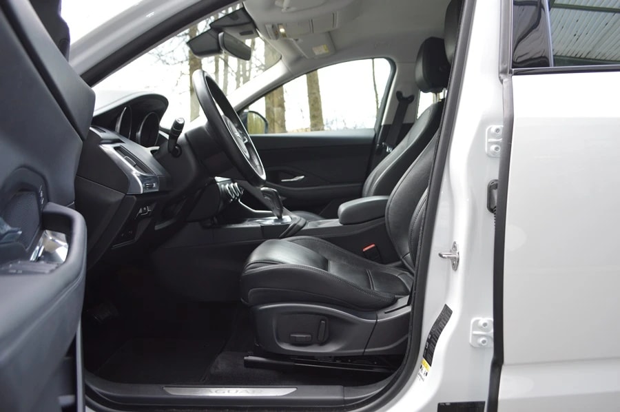 JAGUAR E-Pace 2.0d D150 S AWD Automatik-image-4