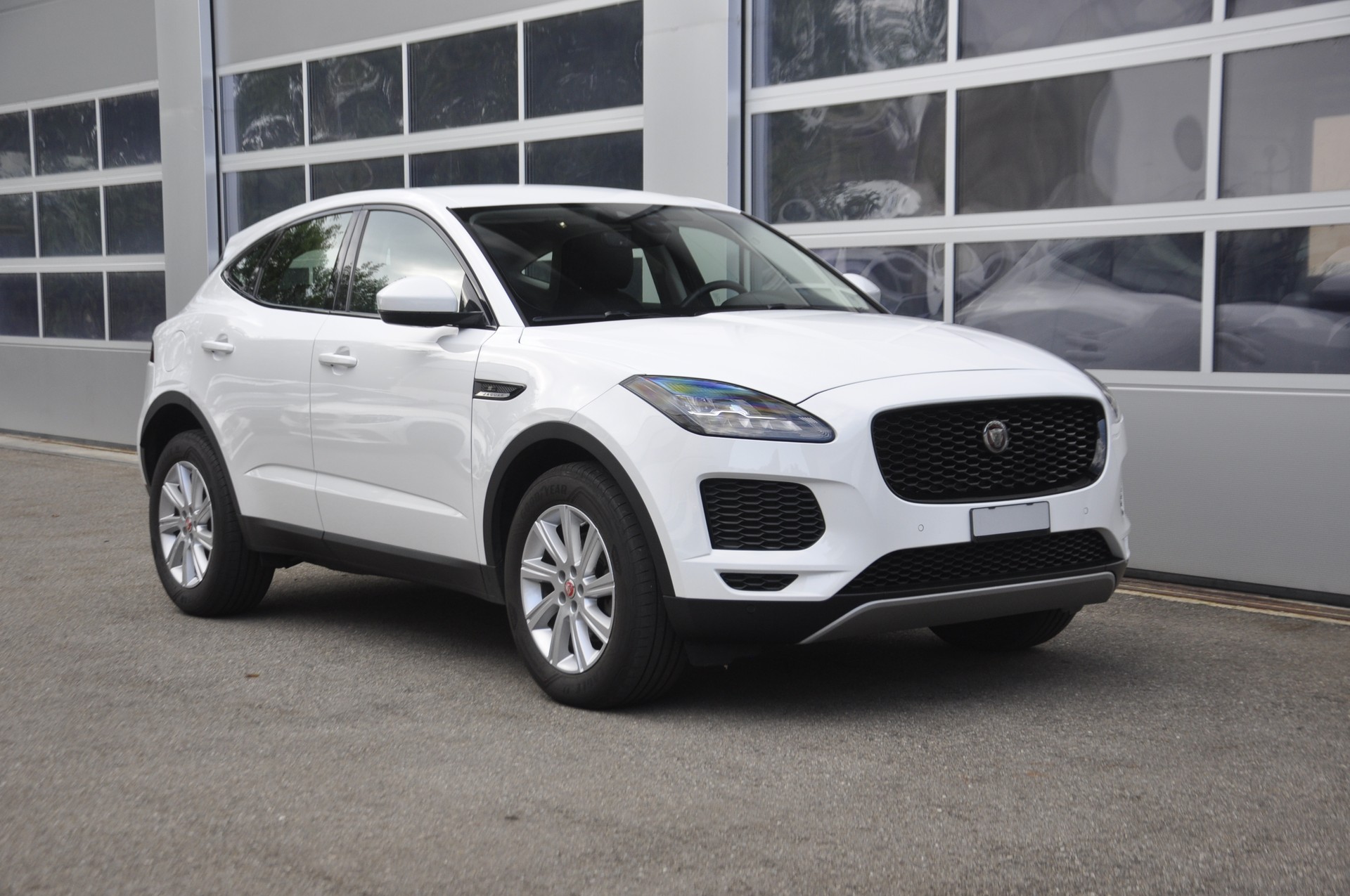 JAGUAR E-Pace 2.0d D150 S AWD Automatik-image-0