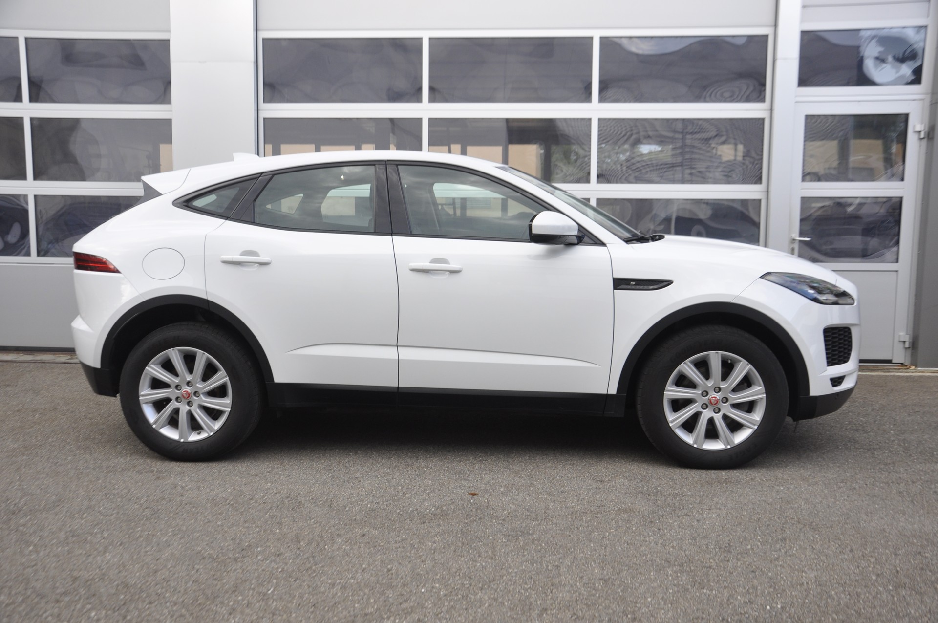 JAGUAR E-Pace 2.0d D150 S AWD Automatik-image-1
