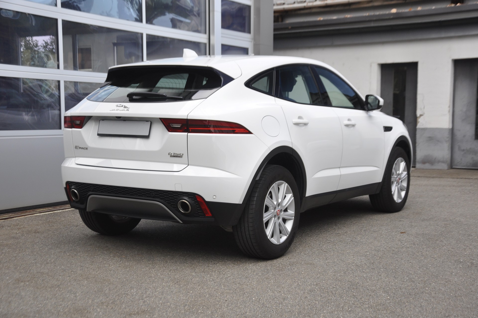 JAGUAR E-Pace 2.0d D150 S AWD Automatik-image-2