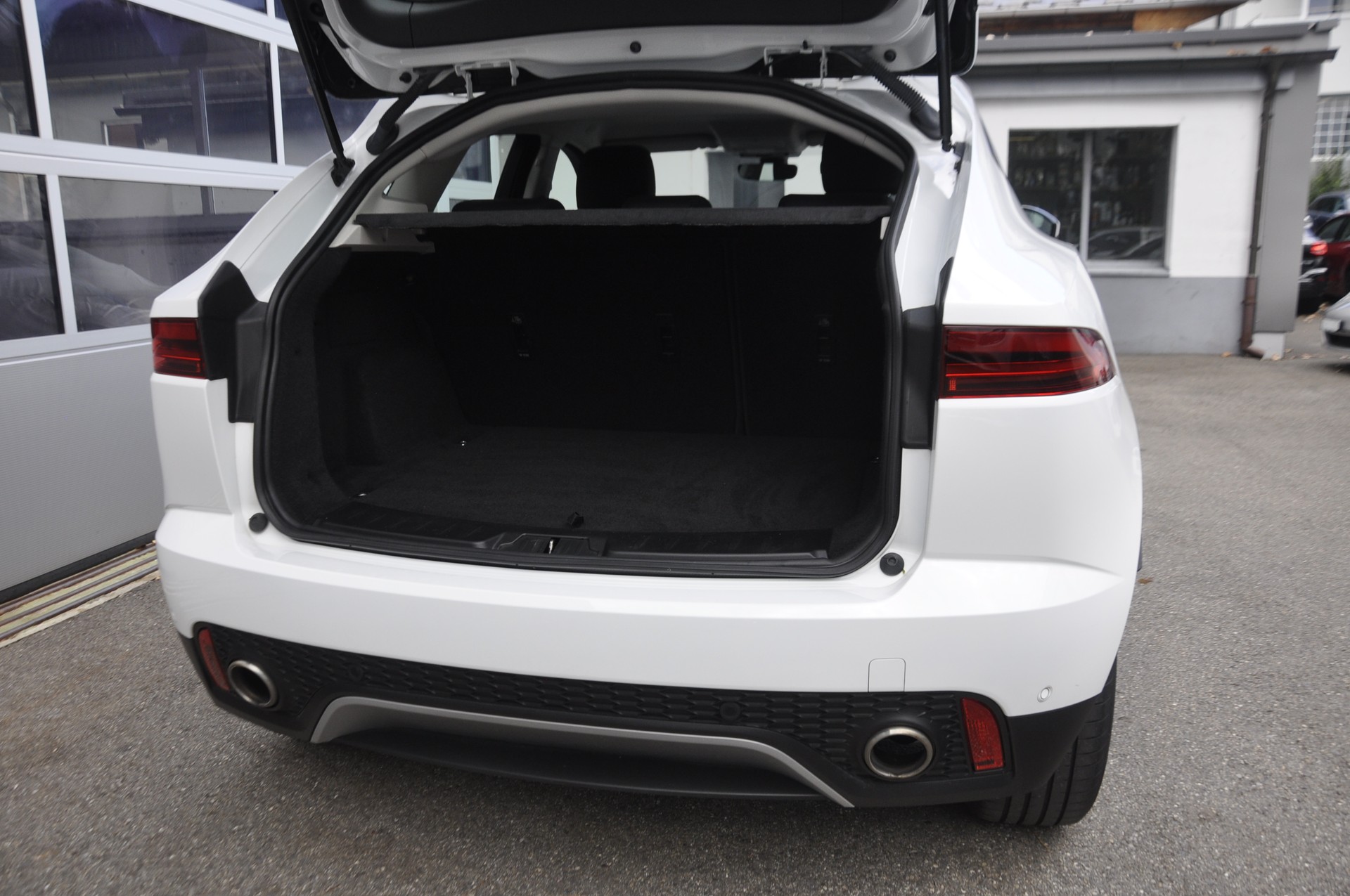 JAGUAR E-Pace 2.0d D150 S AWD Automatik-image-14