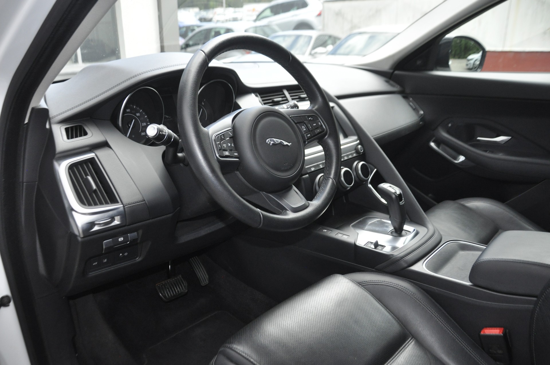 JAGUAR E-Pace 2.0d D150 S AWD Automatik-image-5