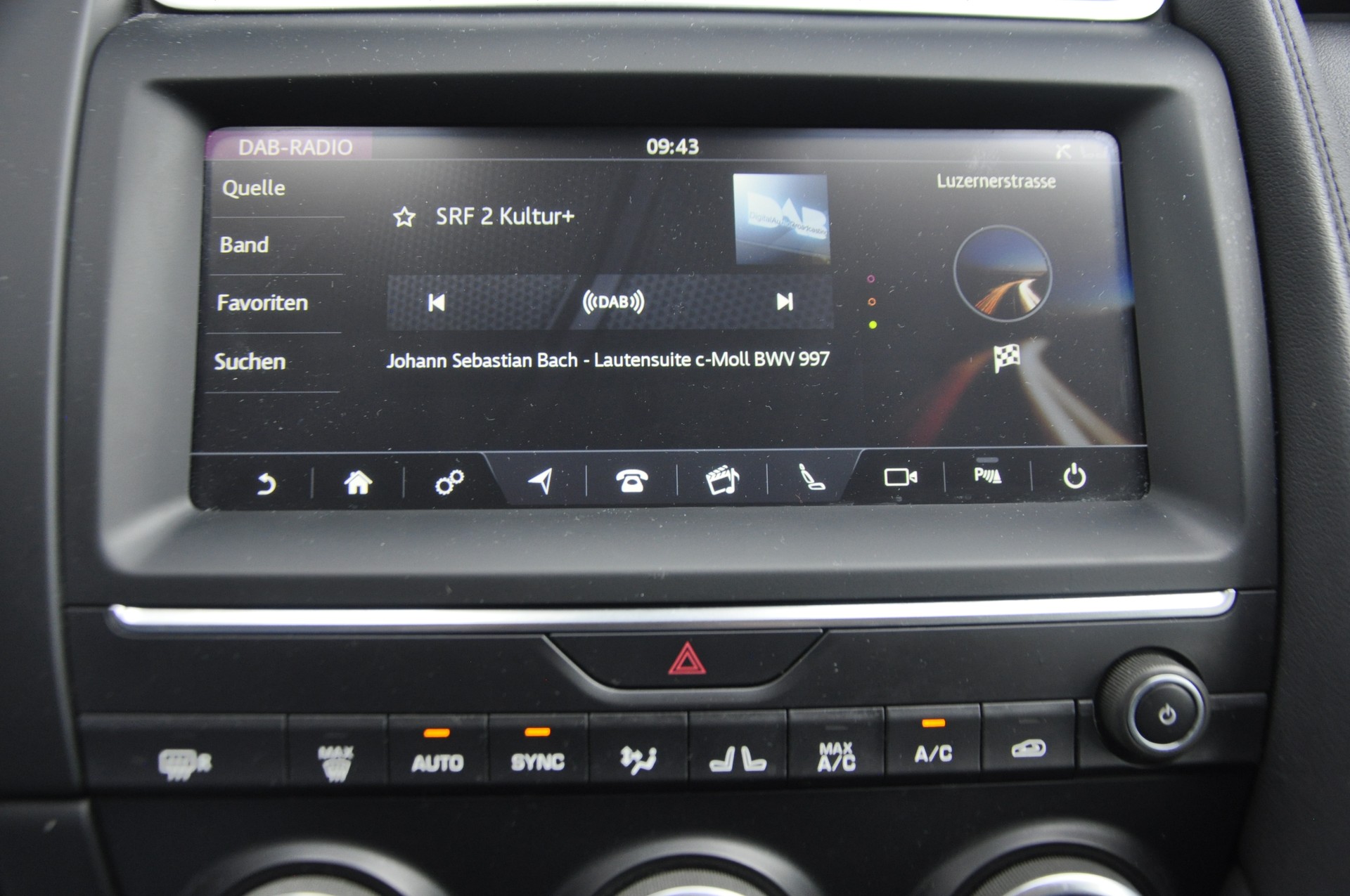 JAGUAR E-Pace 2.0d D150 S AWD Automatik-image-11