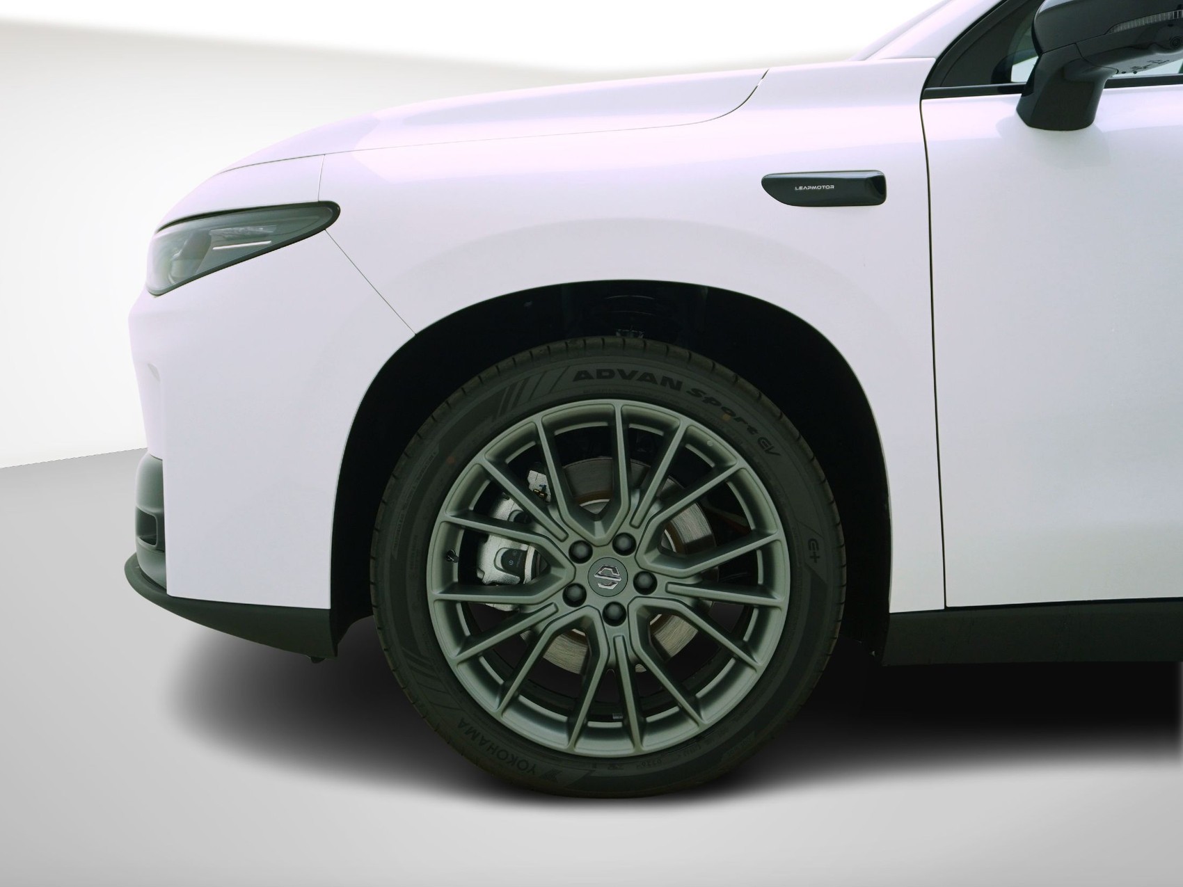 LEAPMOTOR C10 Design Pro MAX AWD-image-8