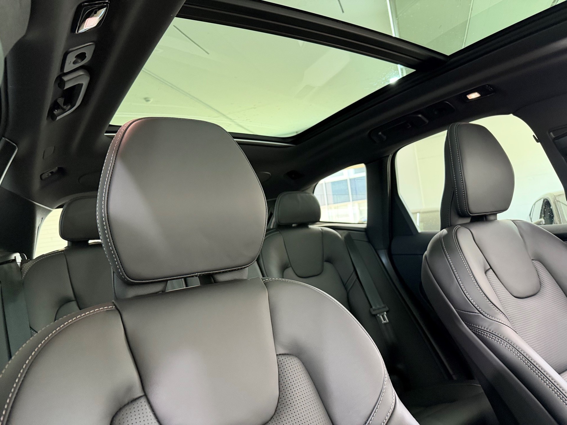 VOLVO XC60 2.0 T6 TE Black Edition e-image-8