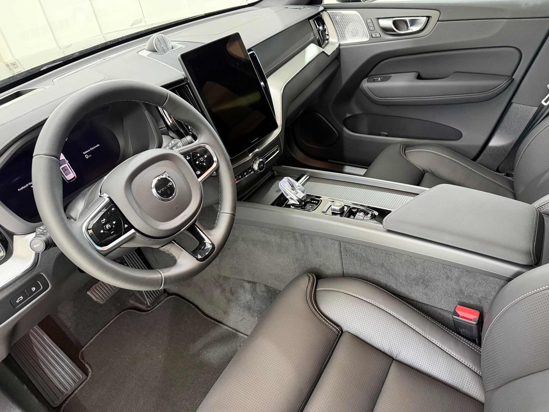 VOLVO XC60 2.0 T6 TE Black Edition e-image-3