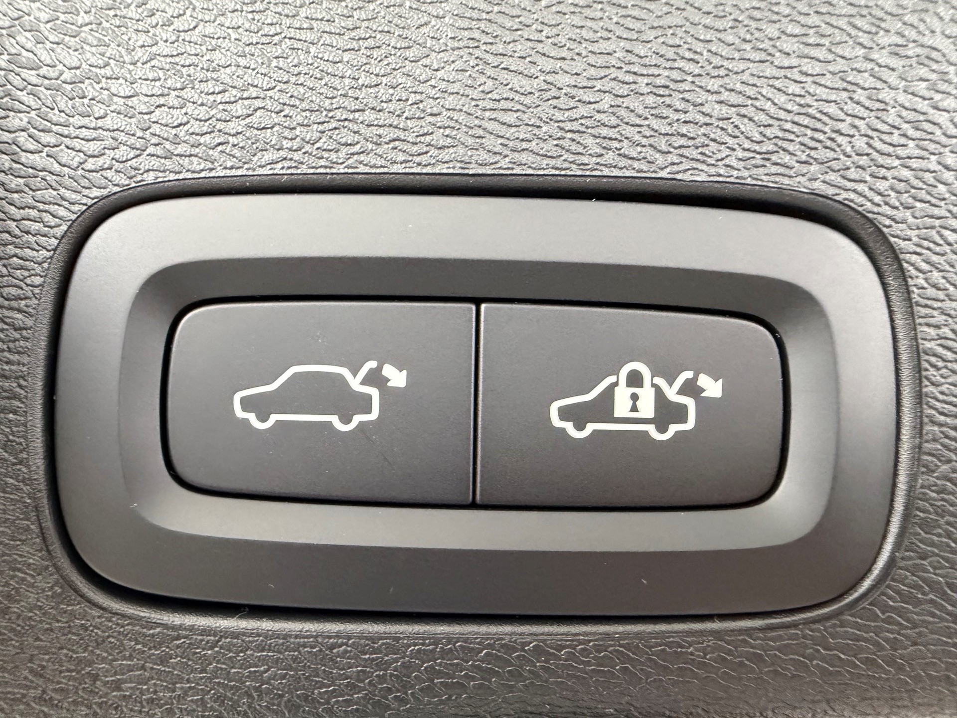 VOLVO XC60 2.0 T6 TE Black Edition e-image-15