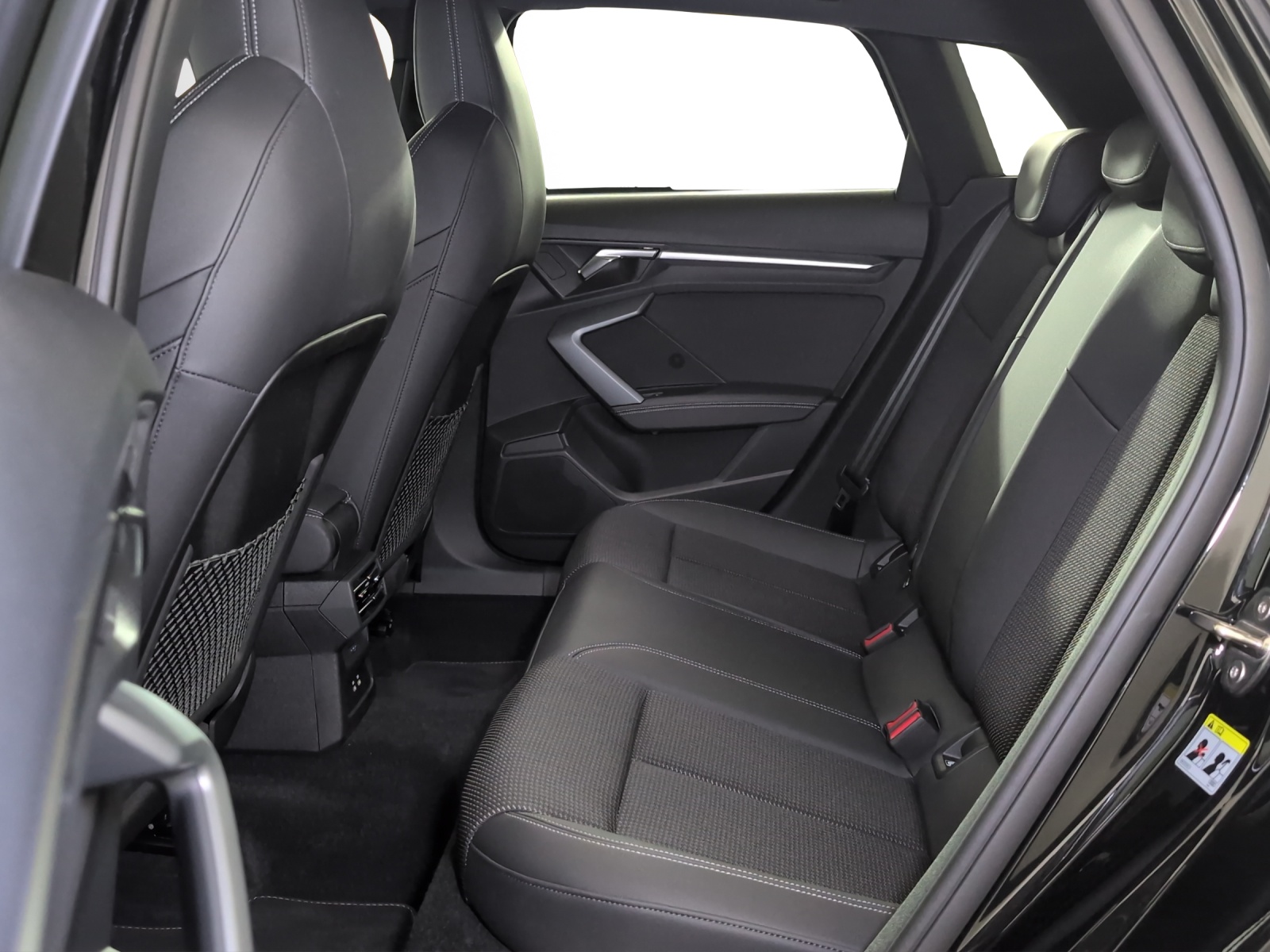 AUDI A3 Sportback 45 TFSI e S line Attraction S-tronic-image-7