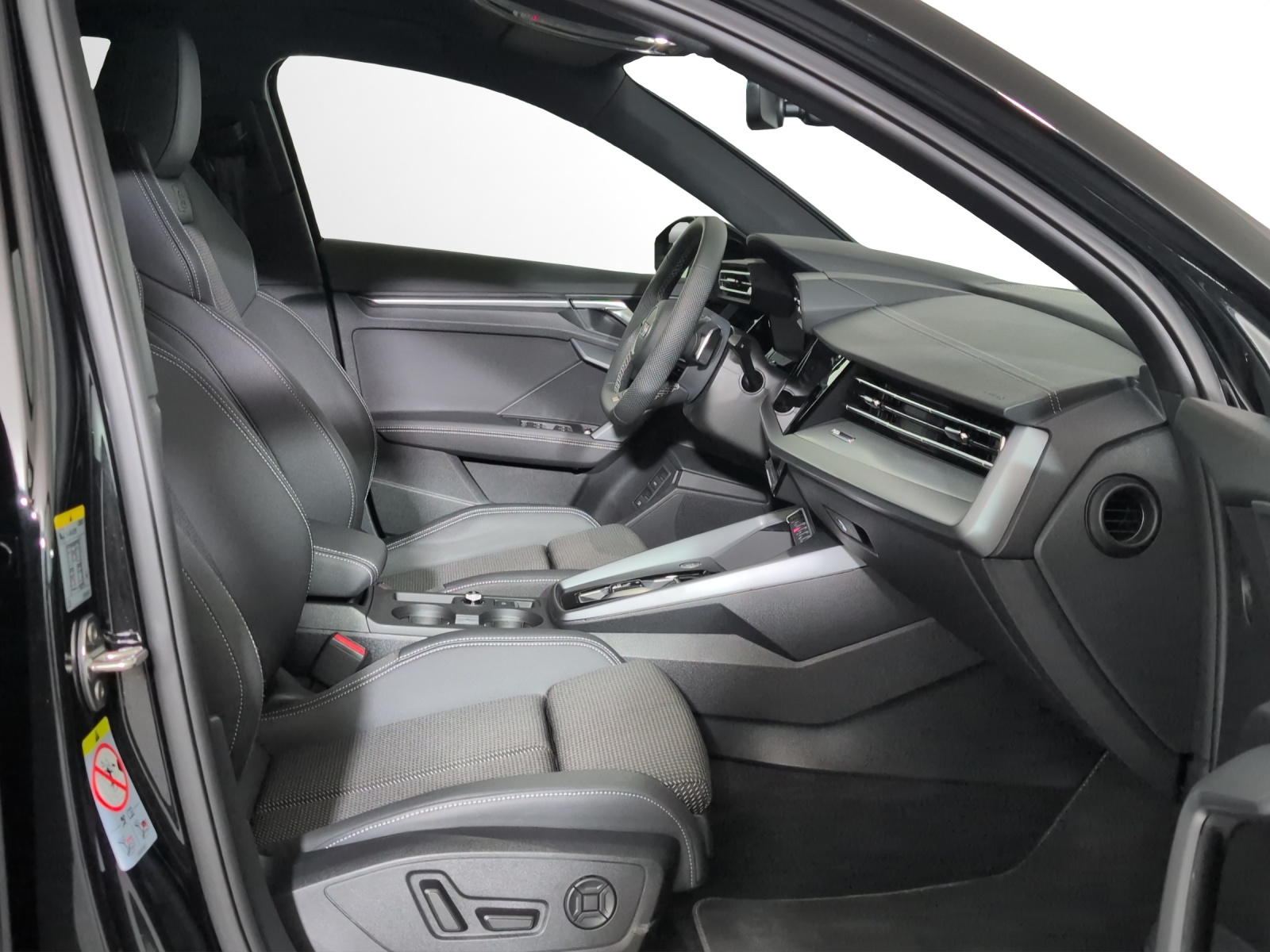 AUDI A3 Sportback 45 TFSI e S line Attraction S-tronic-image-6