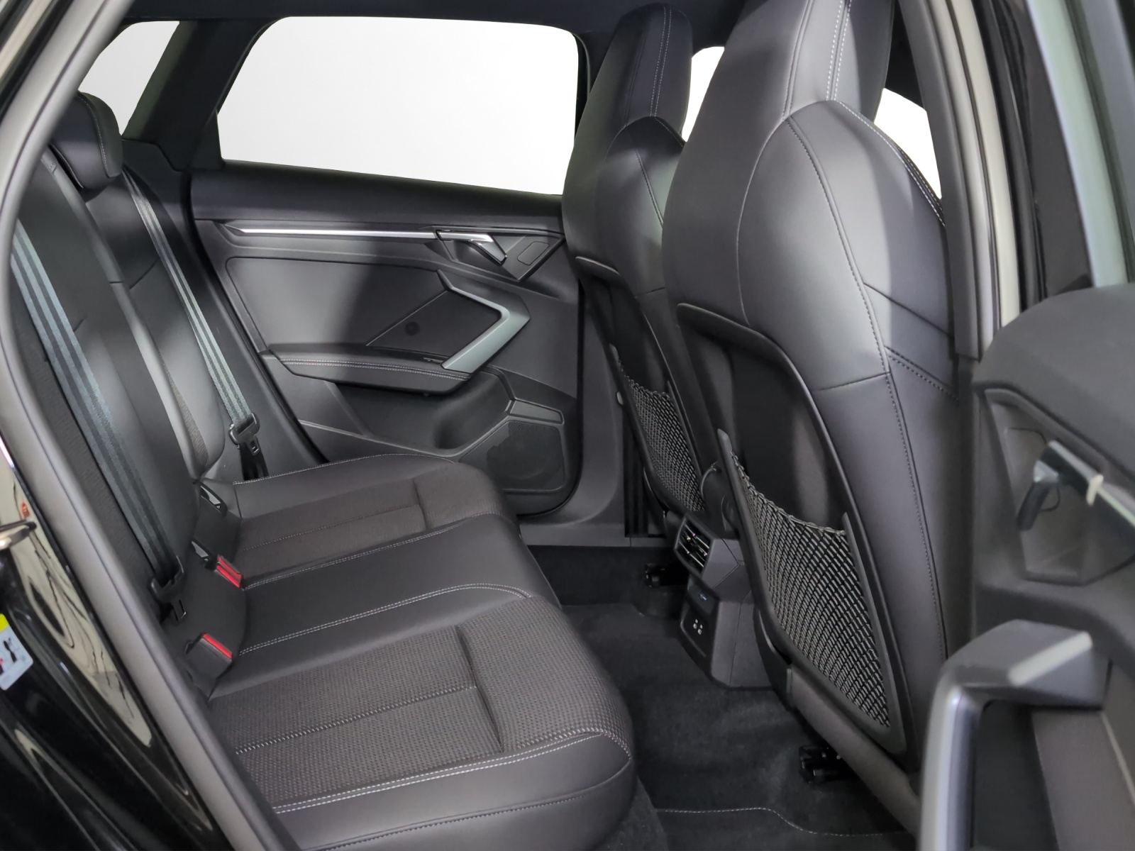 AUDI A3 Sportback 45 TFSI e S line Attraction S-tronic-image-8