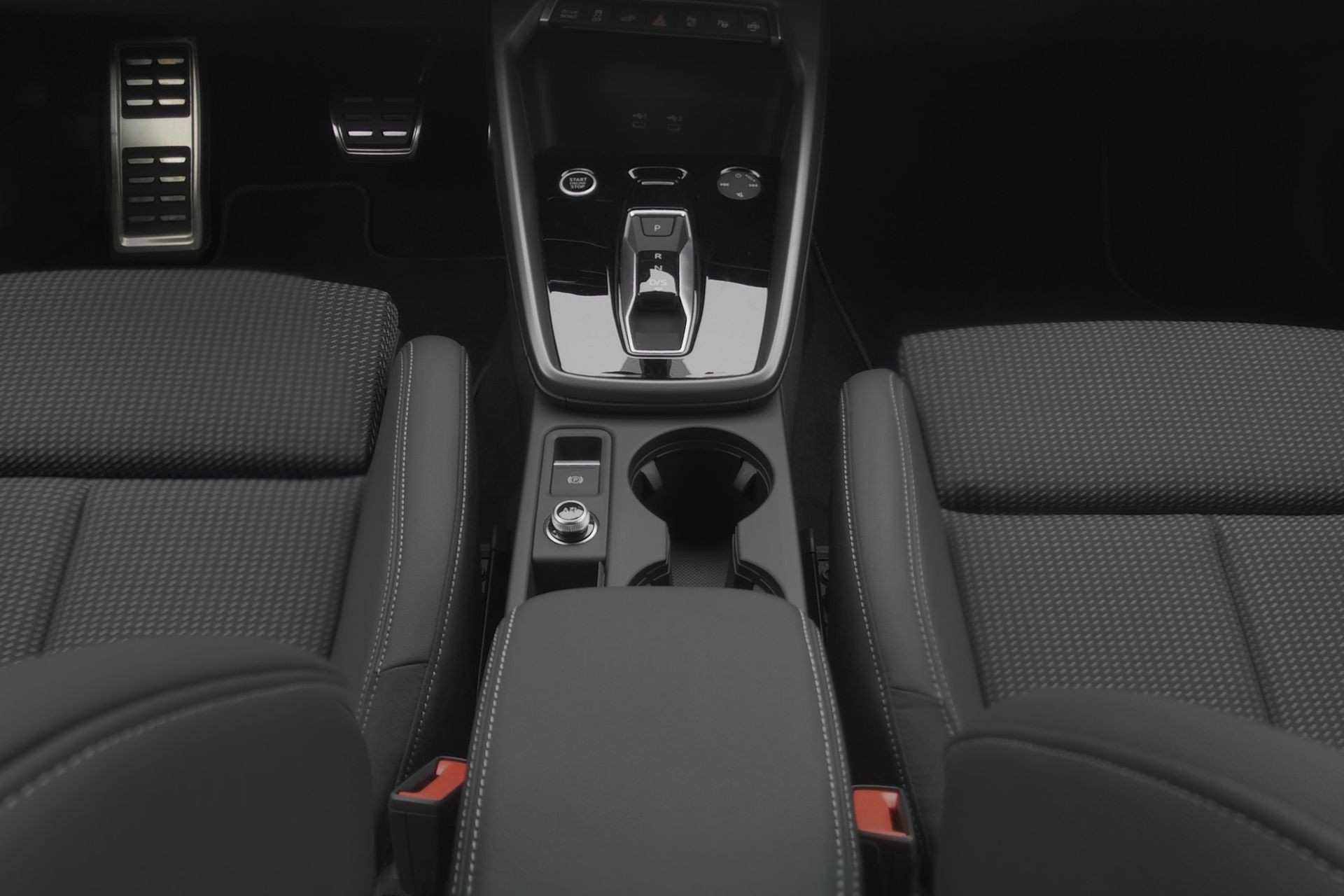 AUDI A3 Sportback 45 TFSI e S line Attraction S-tronic-image-8