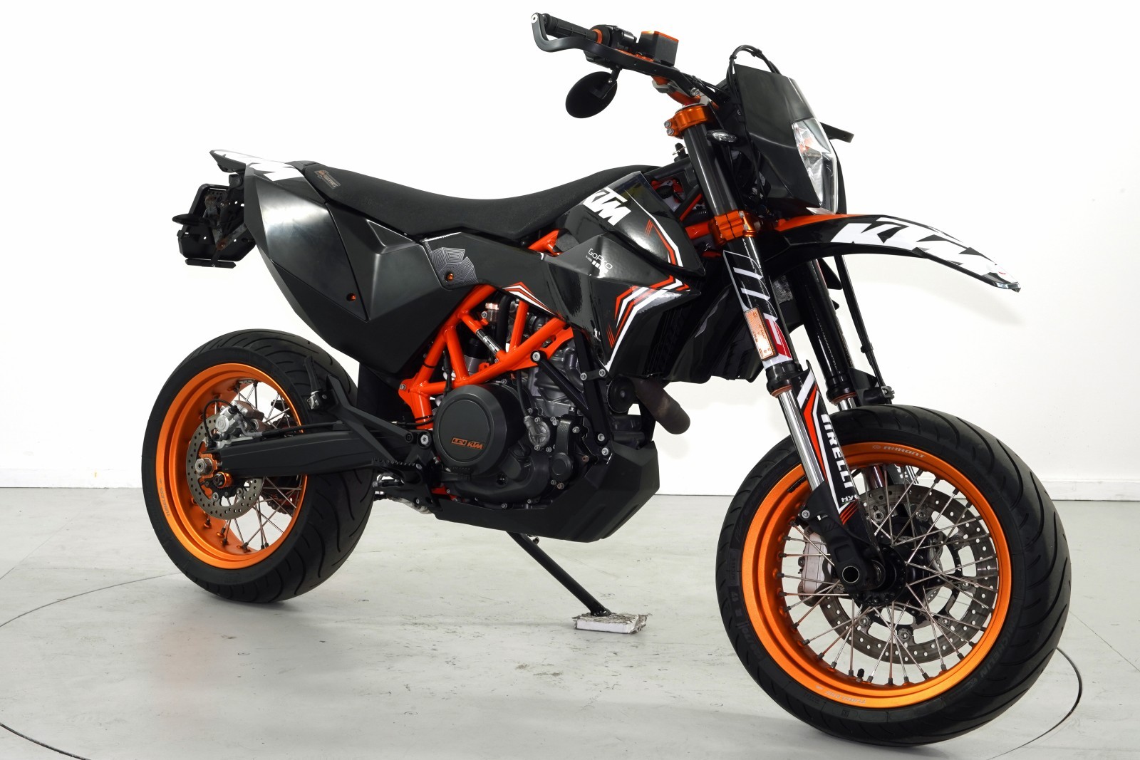 KTM 690 SMC R ABS-showroom-element-1
