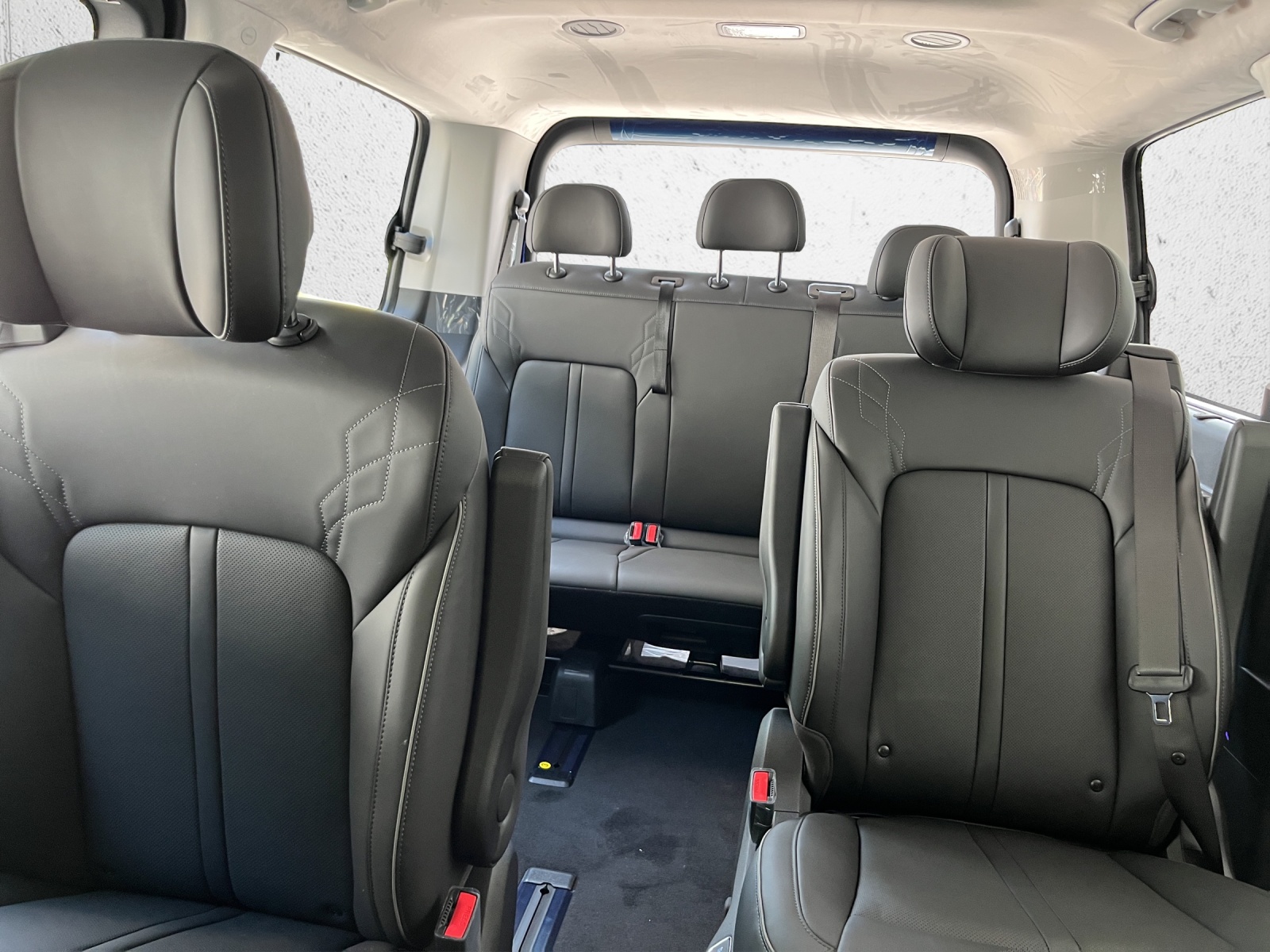 HYUNDAI Staria Premium 1.6 T-GDi HEV Vertex A-image-12