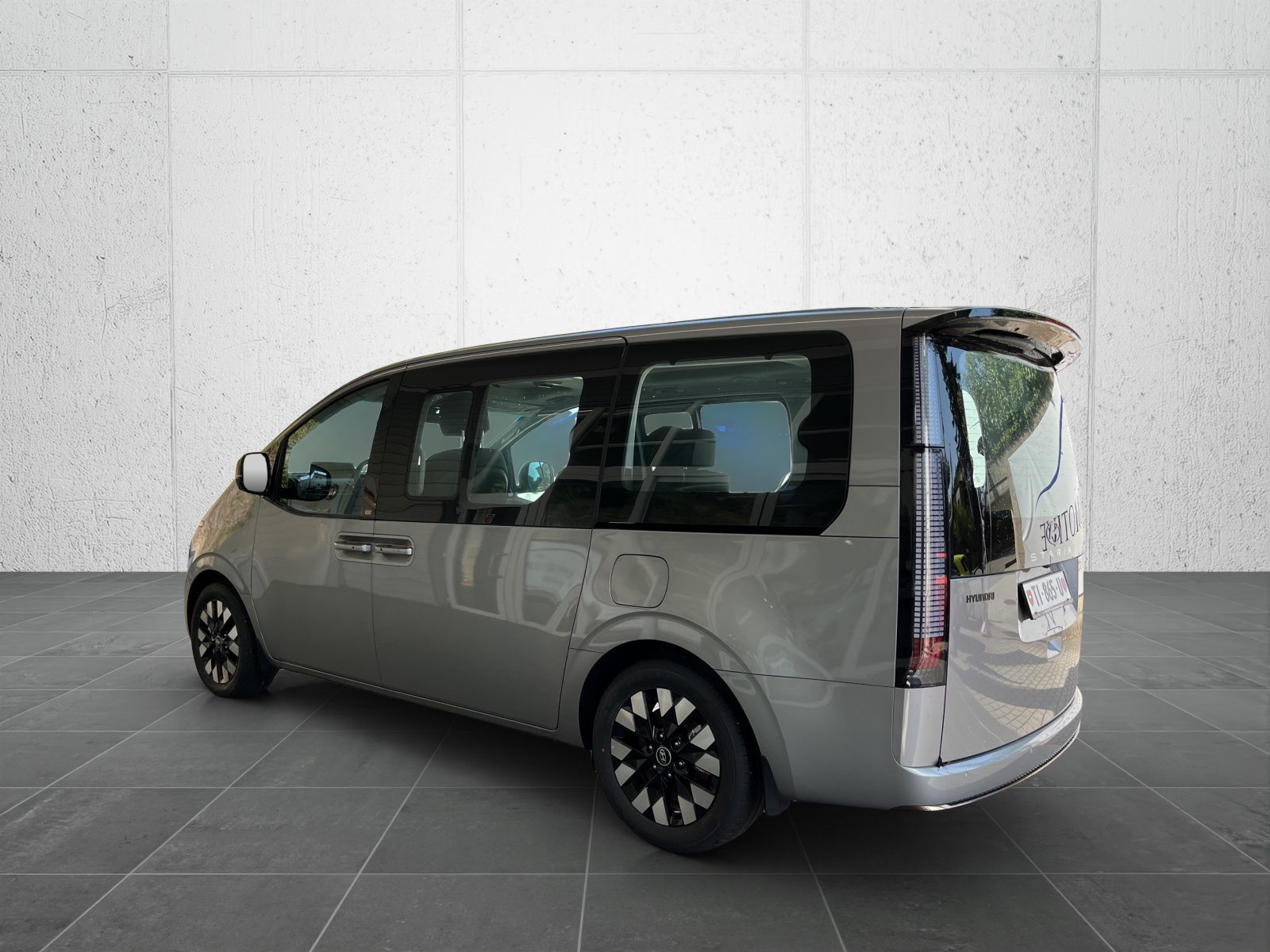 HYUNDAI Staria Premium 1.6 T-GDi HEV Vertex A-image-3