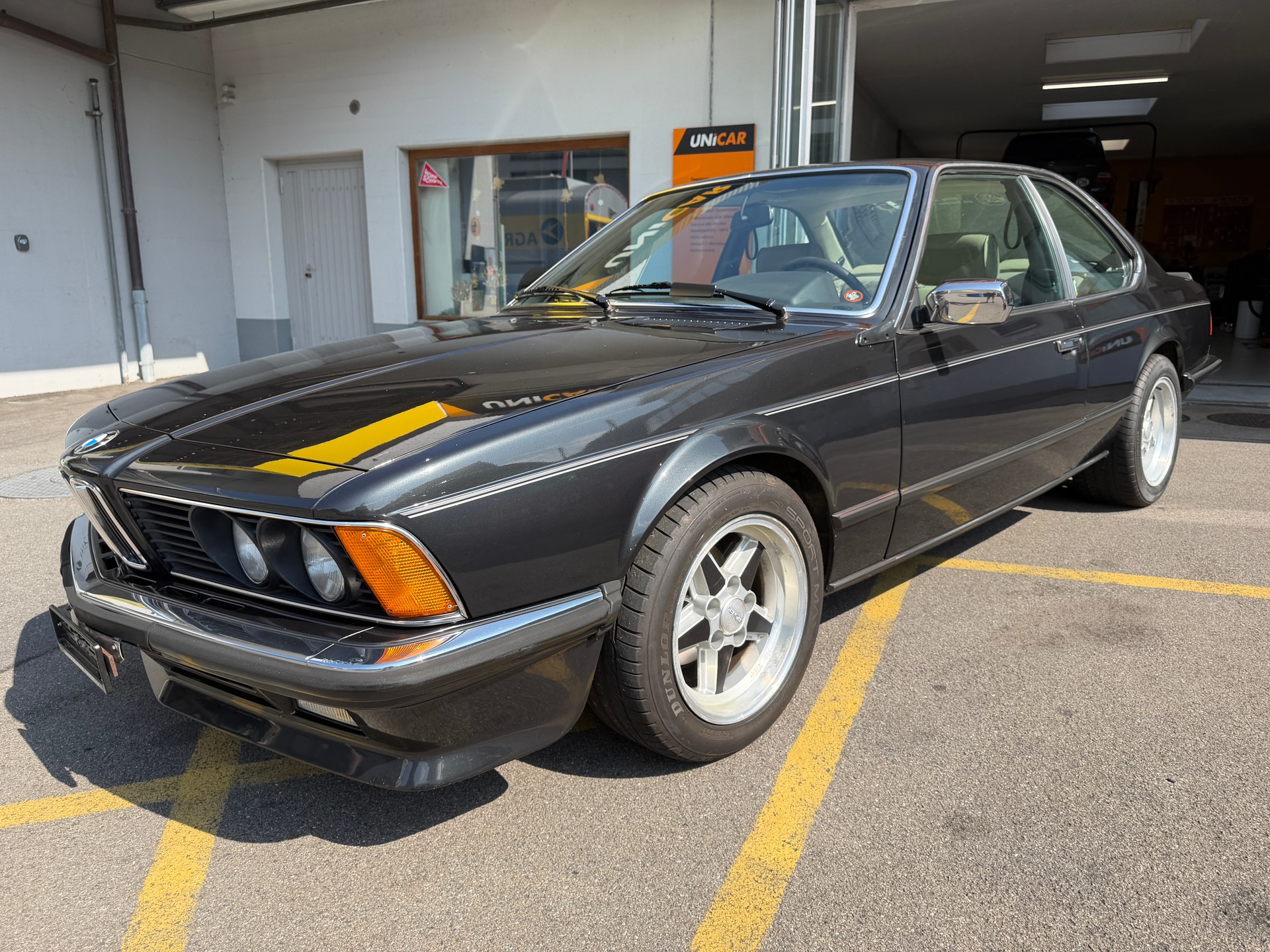 BMW 635CSi-showroom-element-2