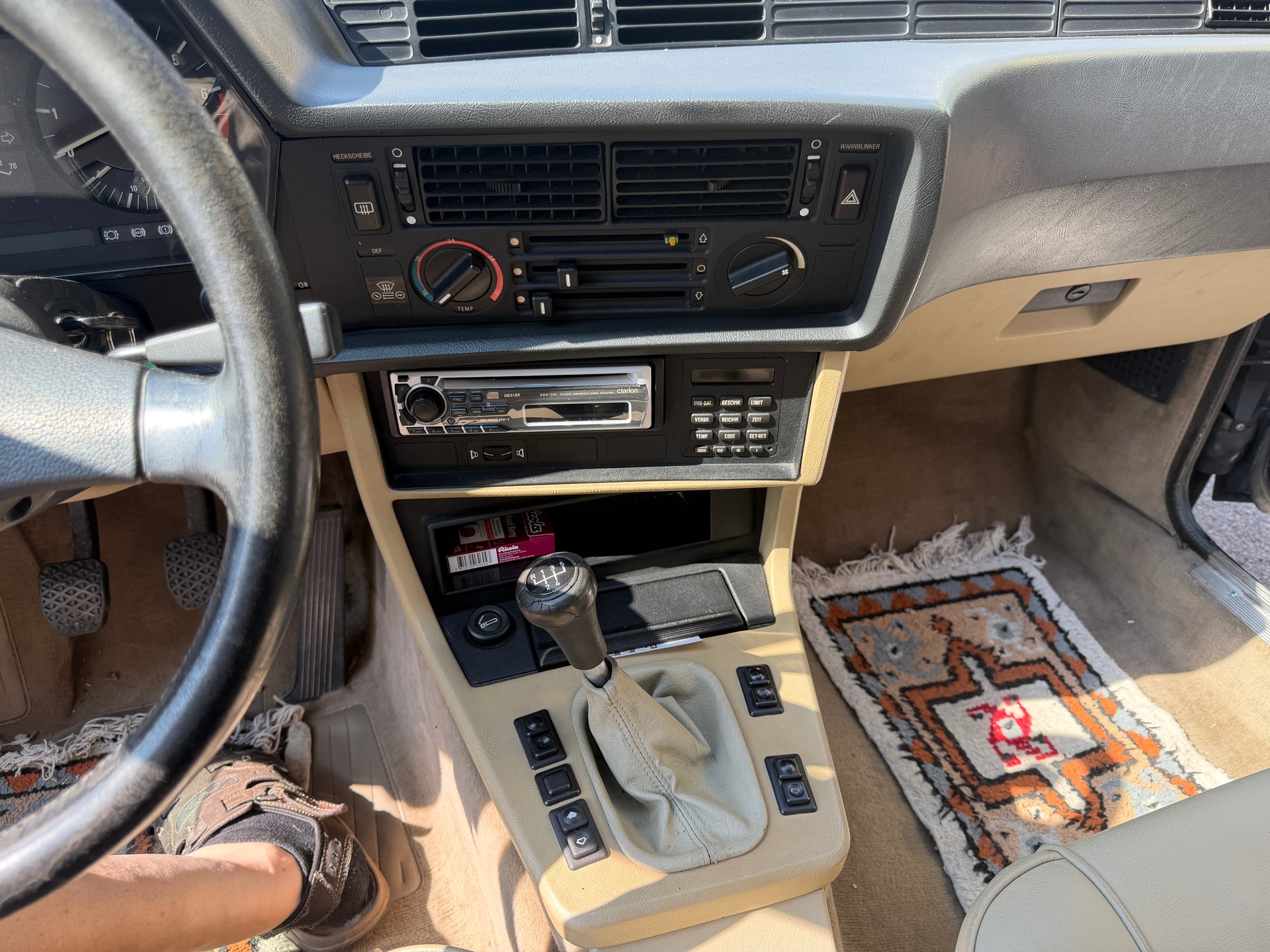 BMW 635CSi-image-13
