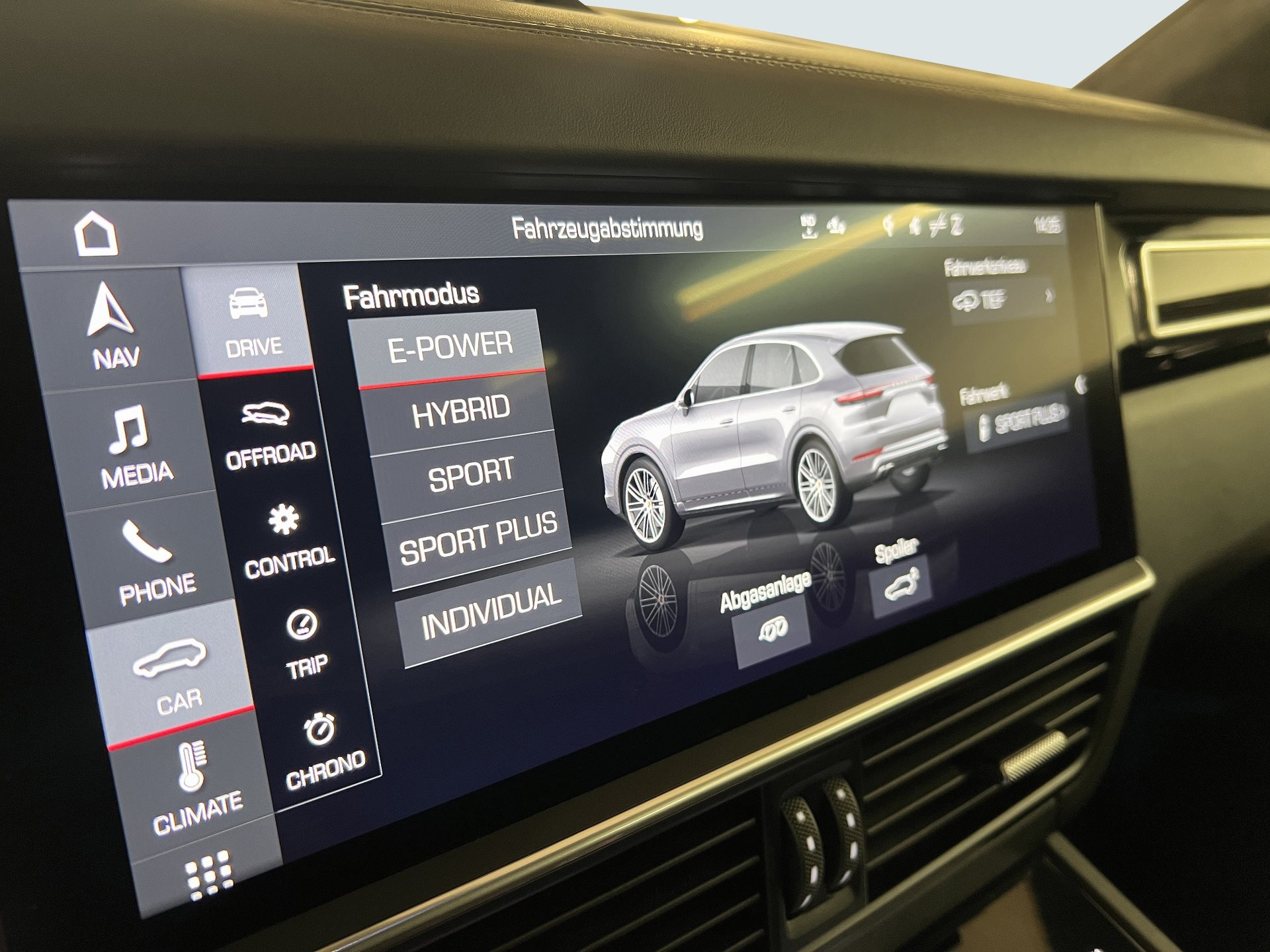 PORSCHE Cayenne Turbo S E-Hybrid-image-31
