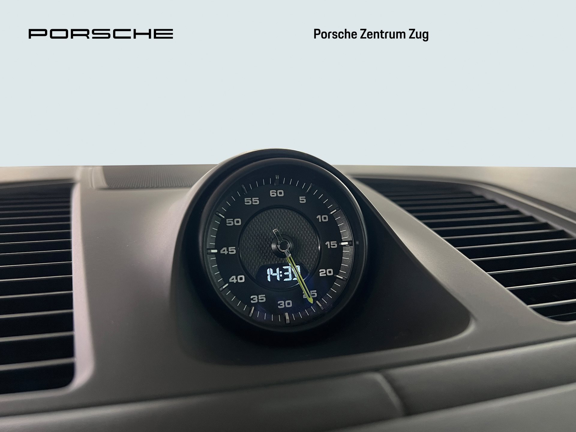 PORSCHE Cayenne Turbo S E-Hybrid-image-28