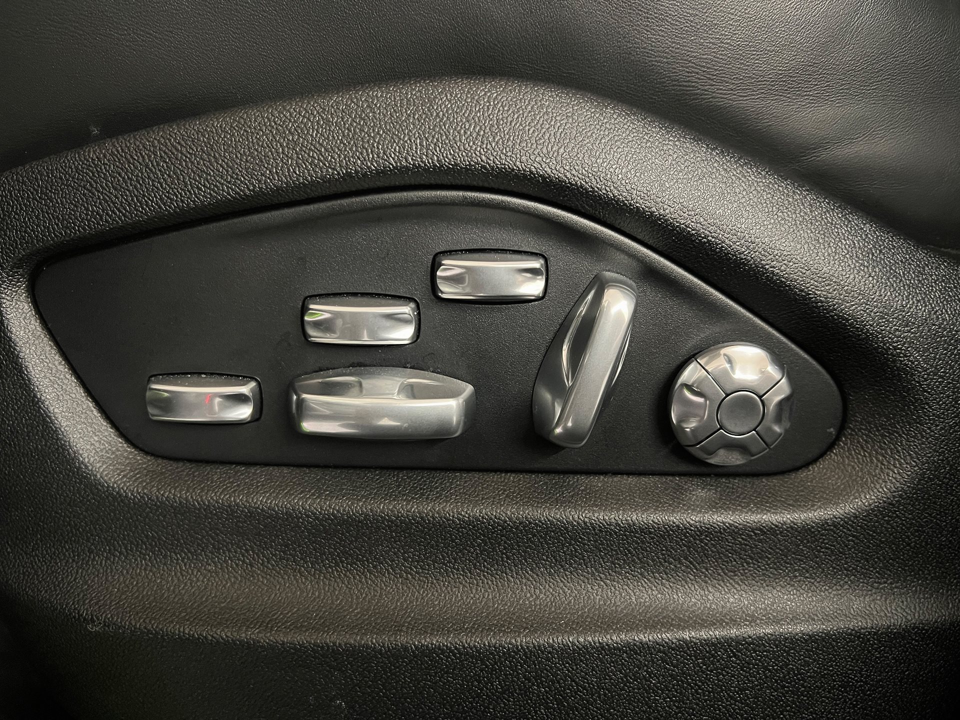 PORSCHE Cayenne Turbo S E-Hybrid-image-22