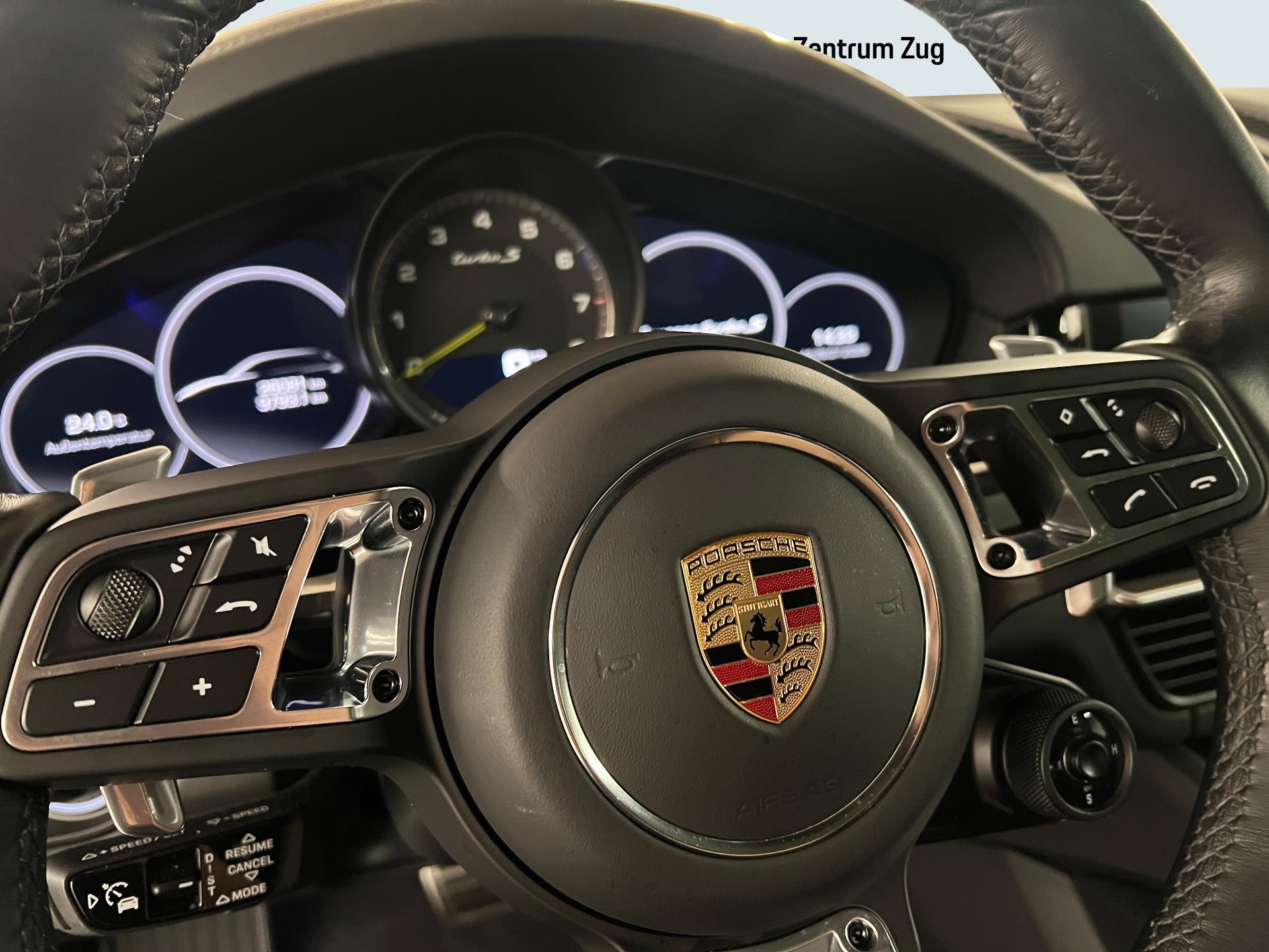PORSCHE Cayenne Turbo S E-Hybrid-image-16