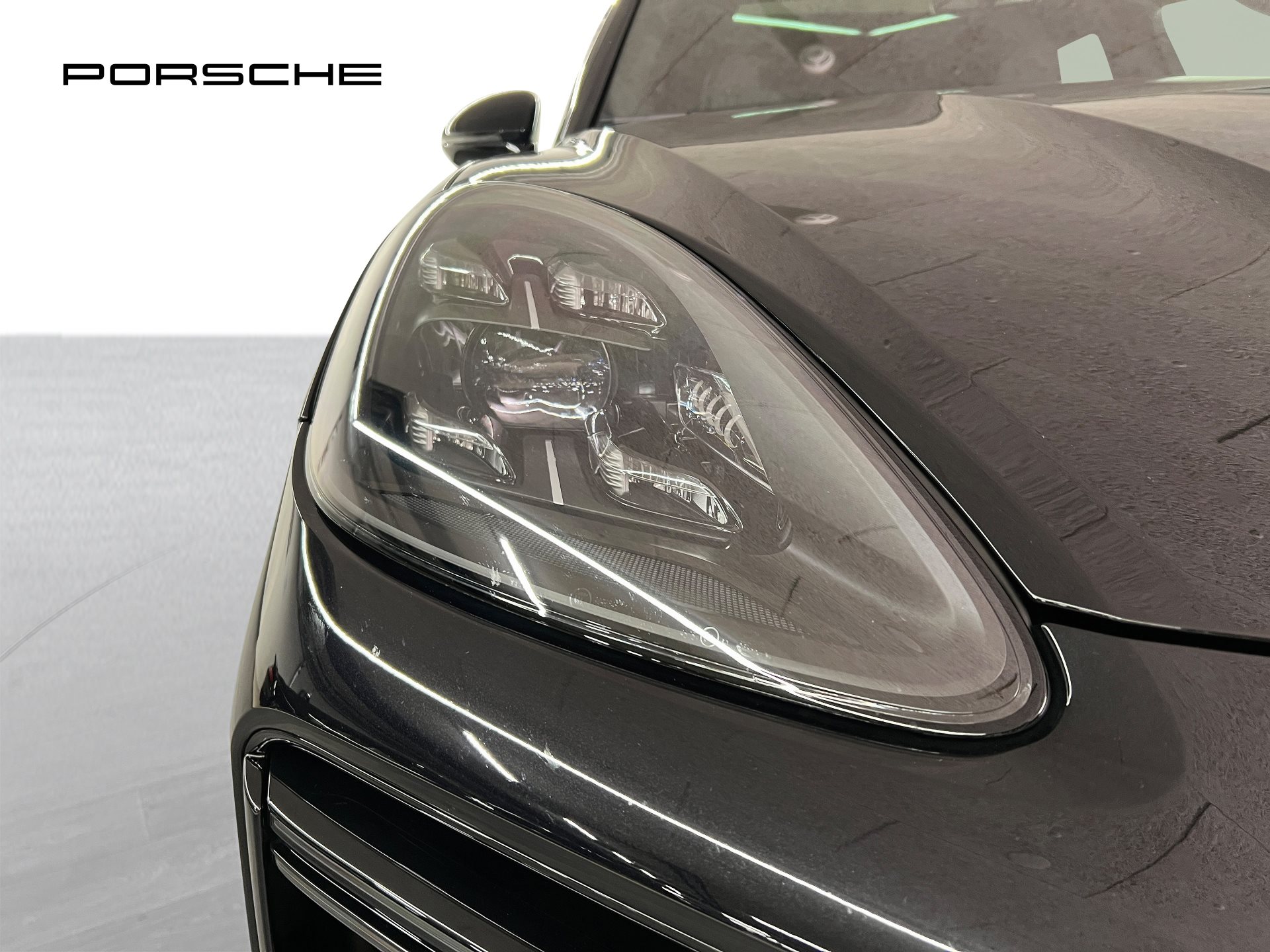 PORSCHE Cayenne Turbo S E-Hybrid-image-12