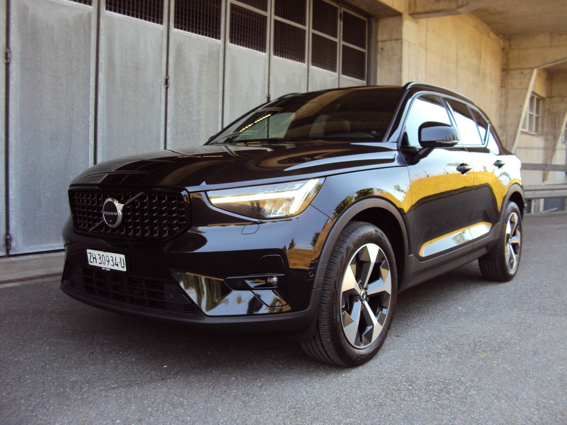 VOLVO XC40 B4 Benzin Mild Hybrid AWD Ultim. Dark DCT-image-0