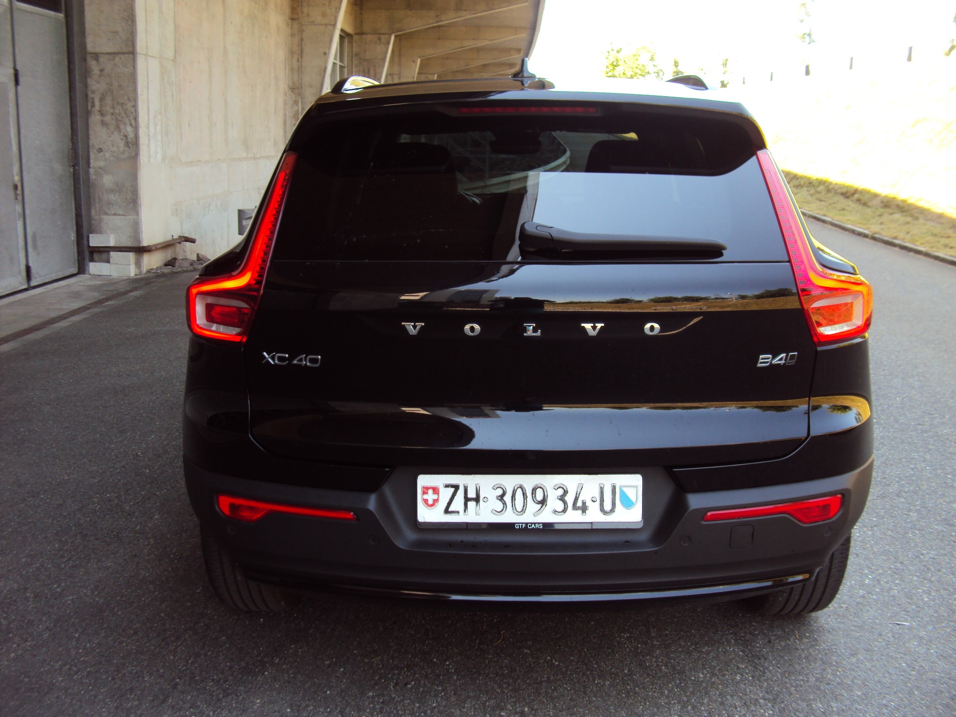 VOLVO XC40 B4 Benzin Mild Hybrid AWD Ultim. Dark DCT-image-5