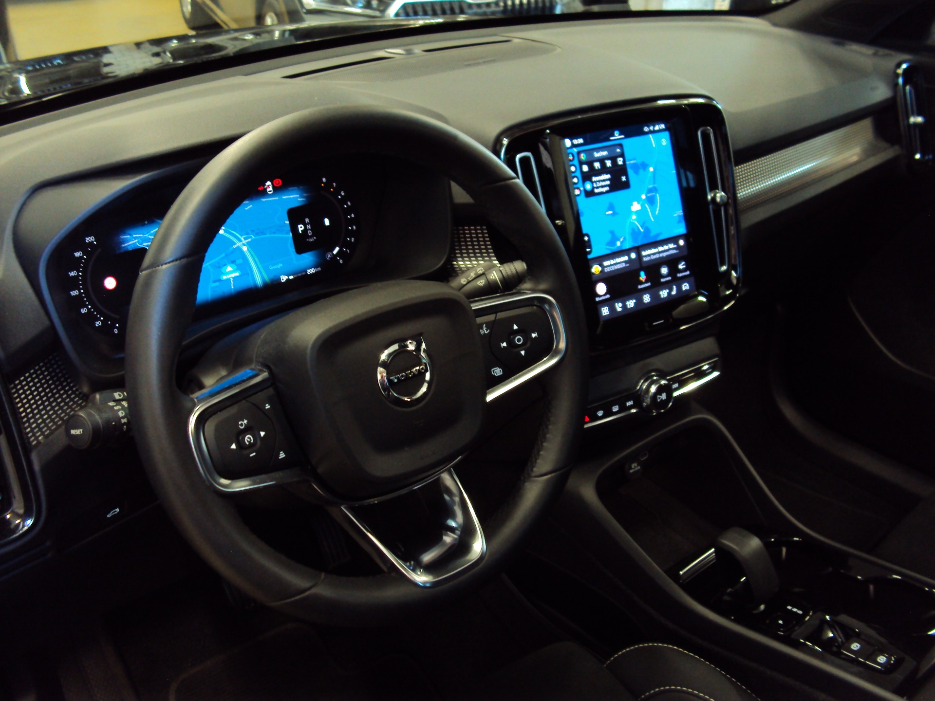 VOLVO XC40 B4 Benzin Mild Hybrid AWD Ultim. Dark DCT-image-8