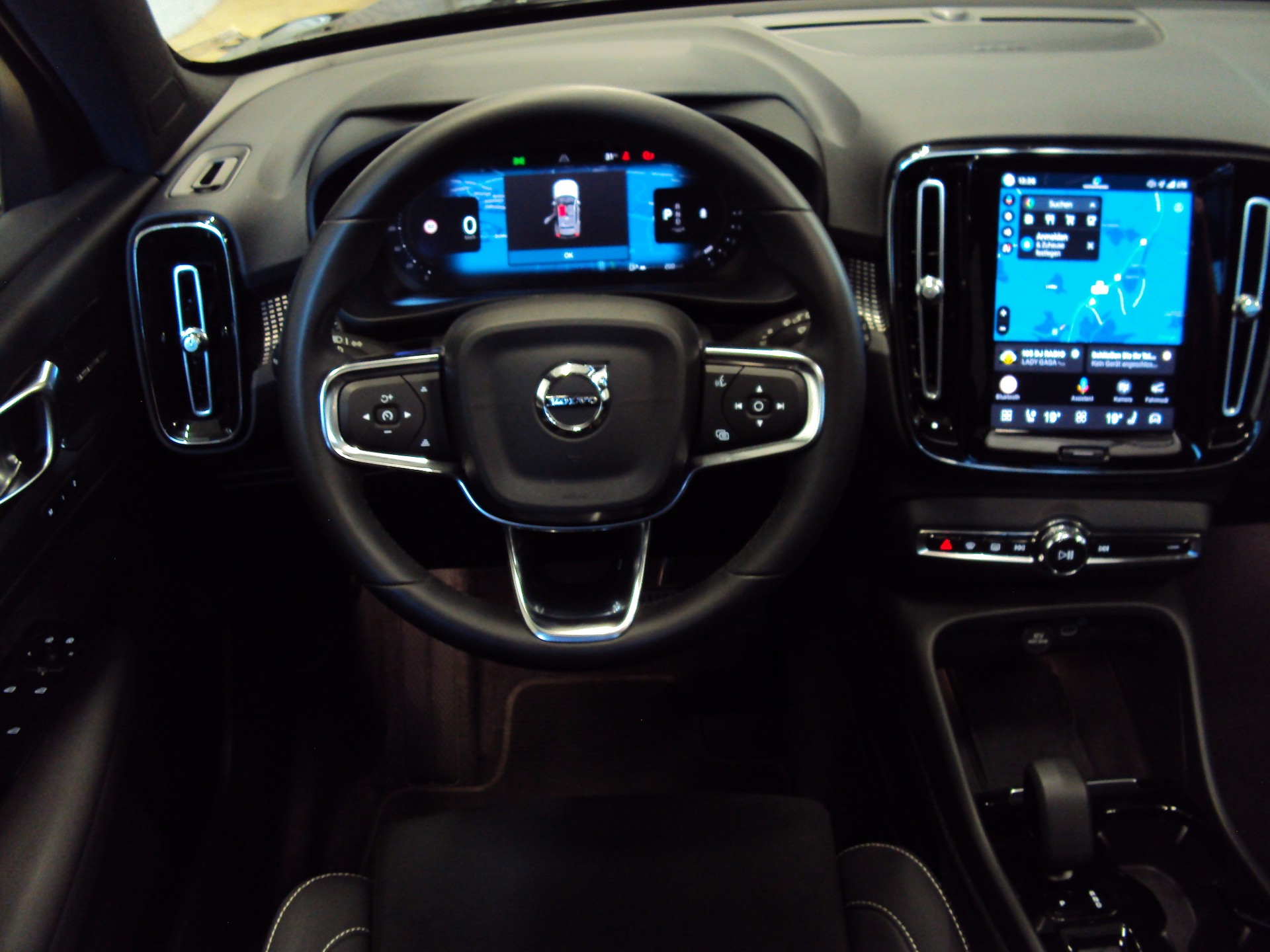 VOLVO XC40 B4 Benzin Mild Hybrid AWD Ultim. Dark DCT-image-9