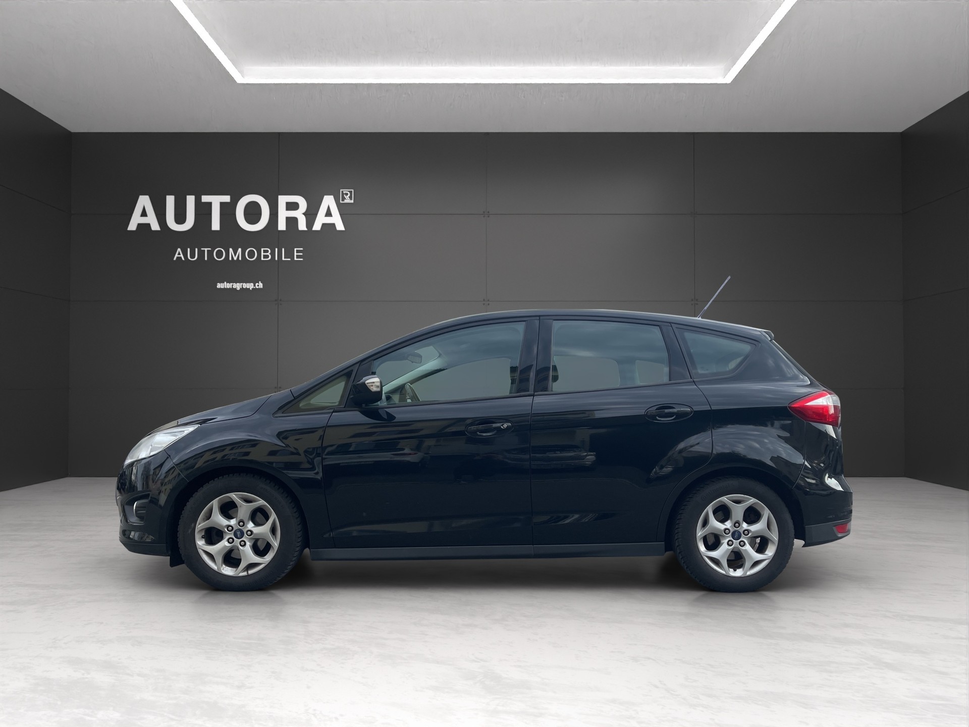 FORD C-Max 1.0 SCTi Titanium-image-2