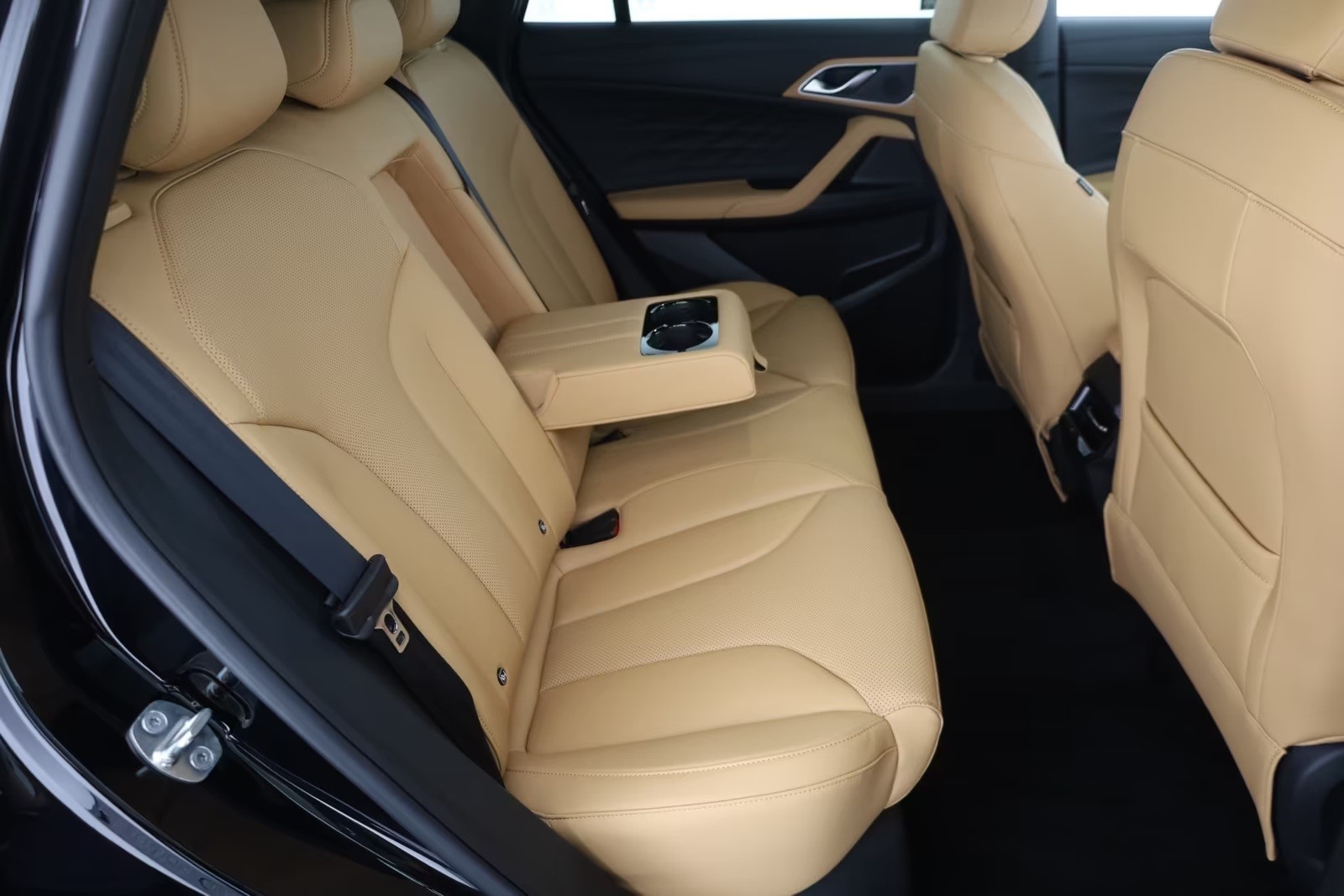 MG 1.5 T-GDI Luxury Automat-image-12