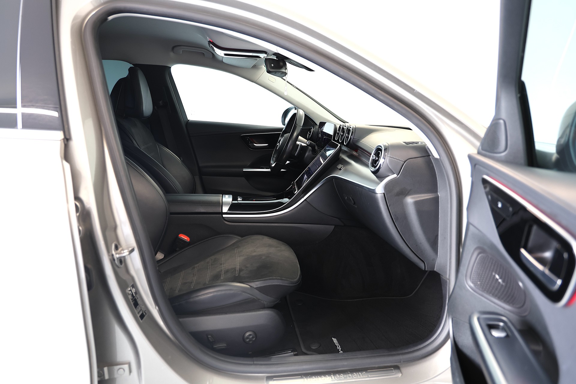 MERCEDES-BENZ C 300 AMG Line-image-16