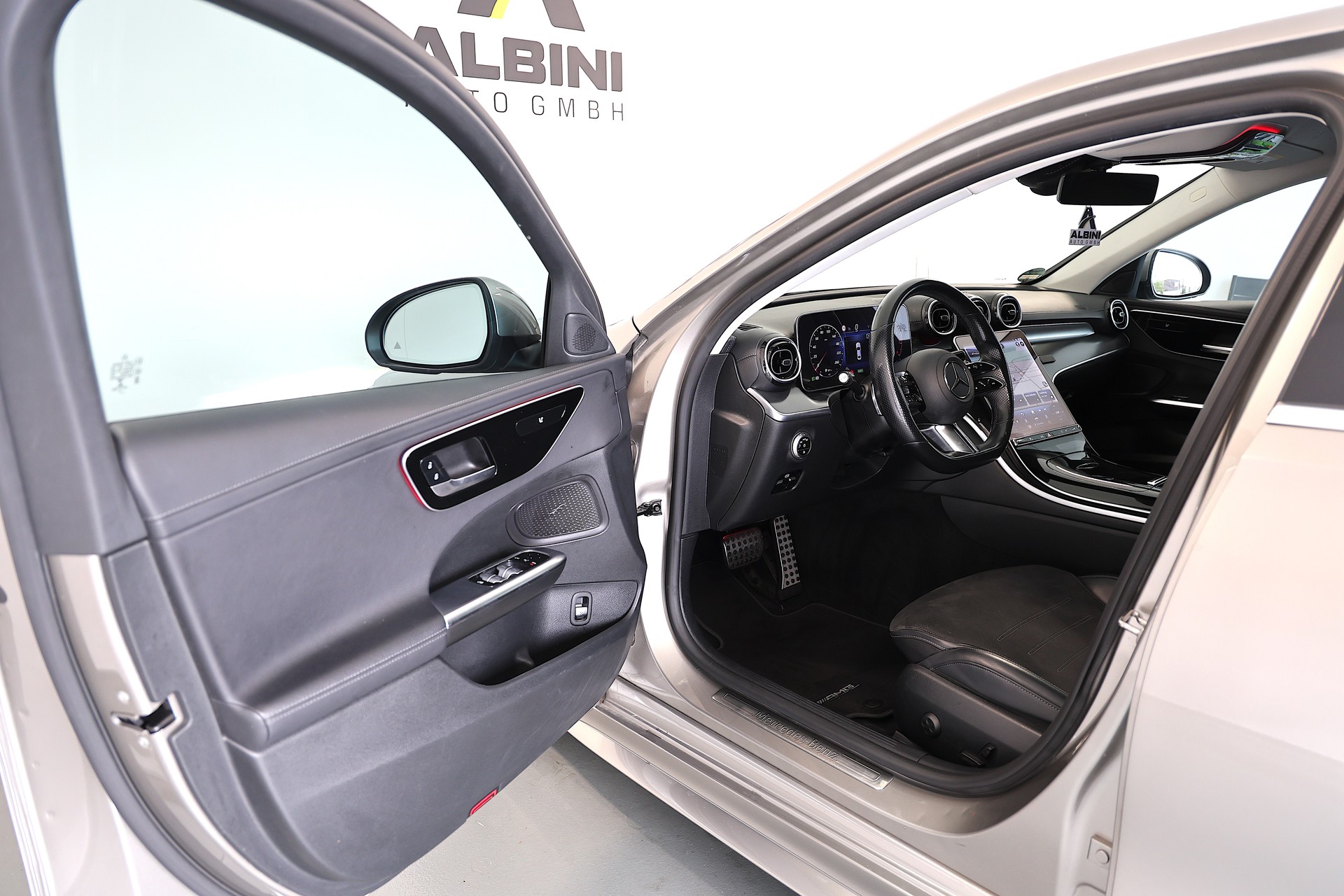 MERCEDES-BENZ C 300 AMG Line-image-8