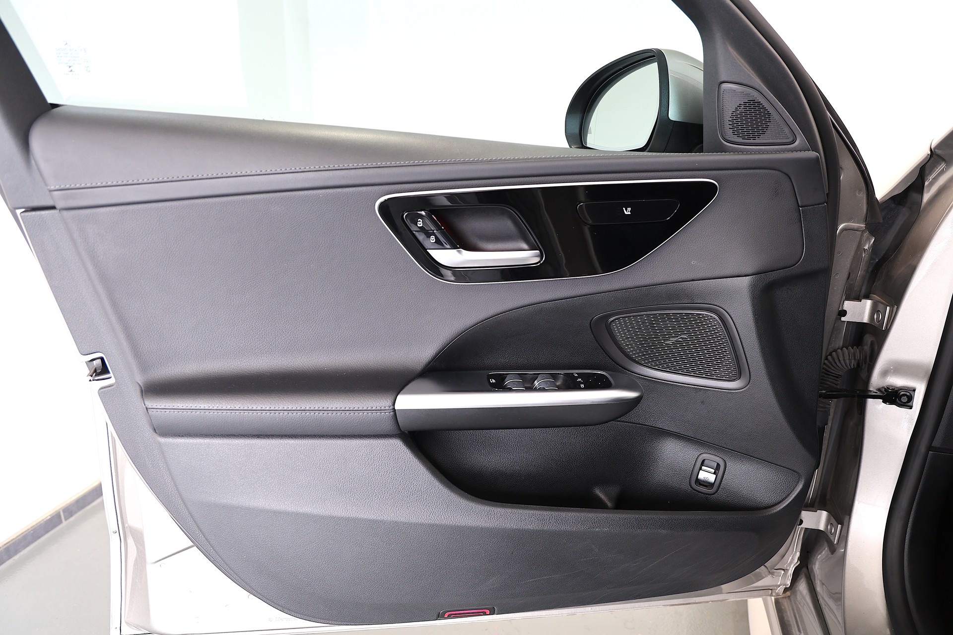 MERCEDES-BENZ C 300 AMG Line-image-14